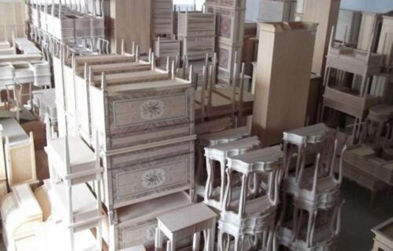 JVmoebel Esszimmer-Set Holztisch mit Stühlen in modernem Design, Made in Europa