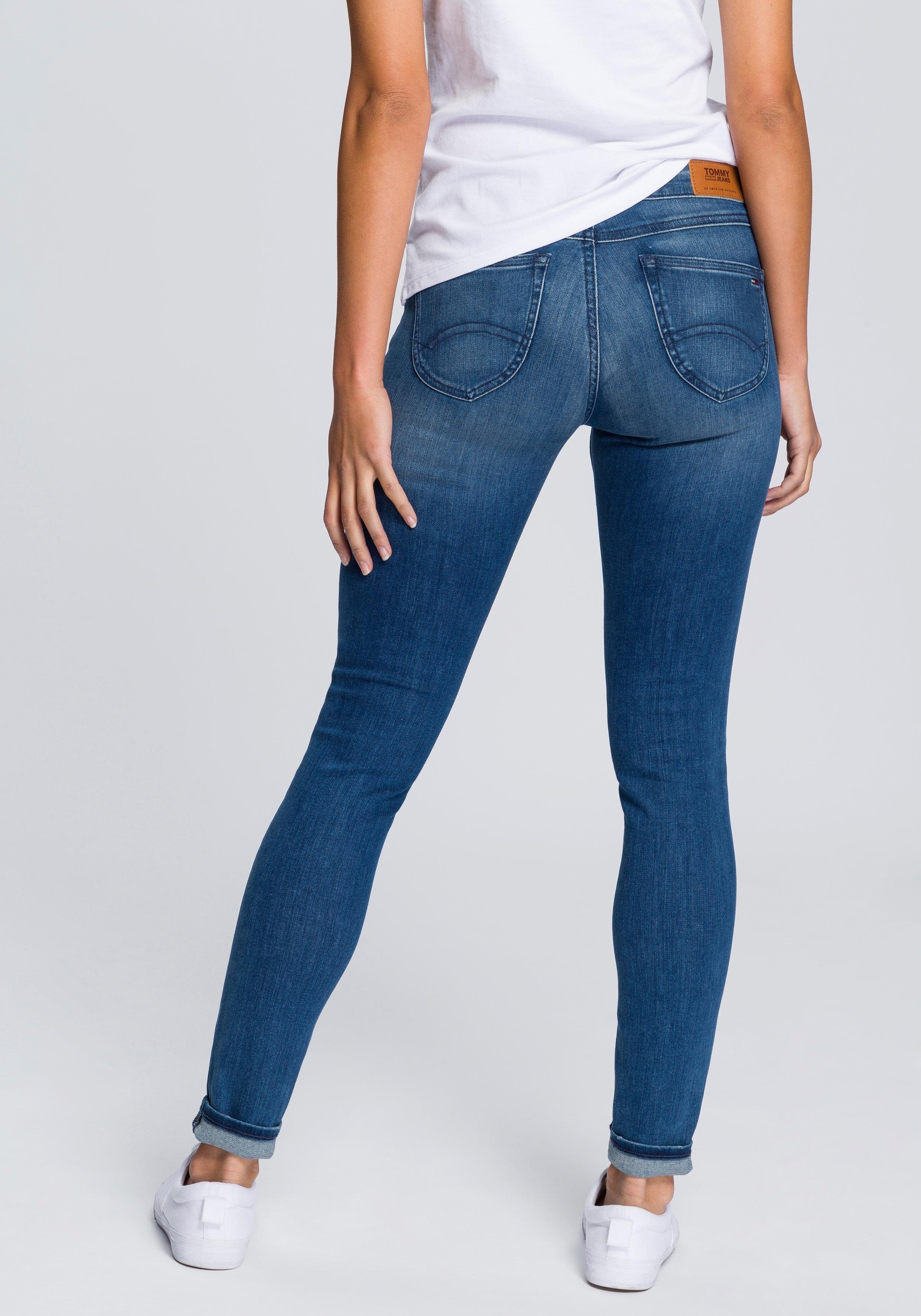 TOMMY JEANS Skinny-fit-Jeans »LOW RISE SKINNY SOPHIE NMST« mit Tommy  Streifen auf der Coinpocket & Tommy Jeans Label online kaufen | OTTO