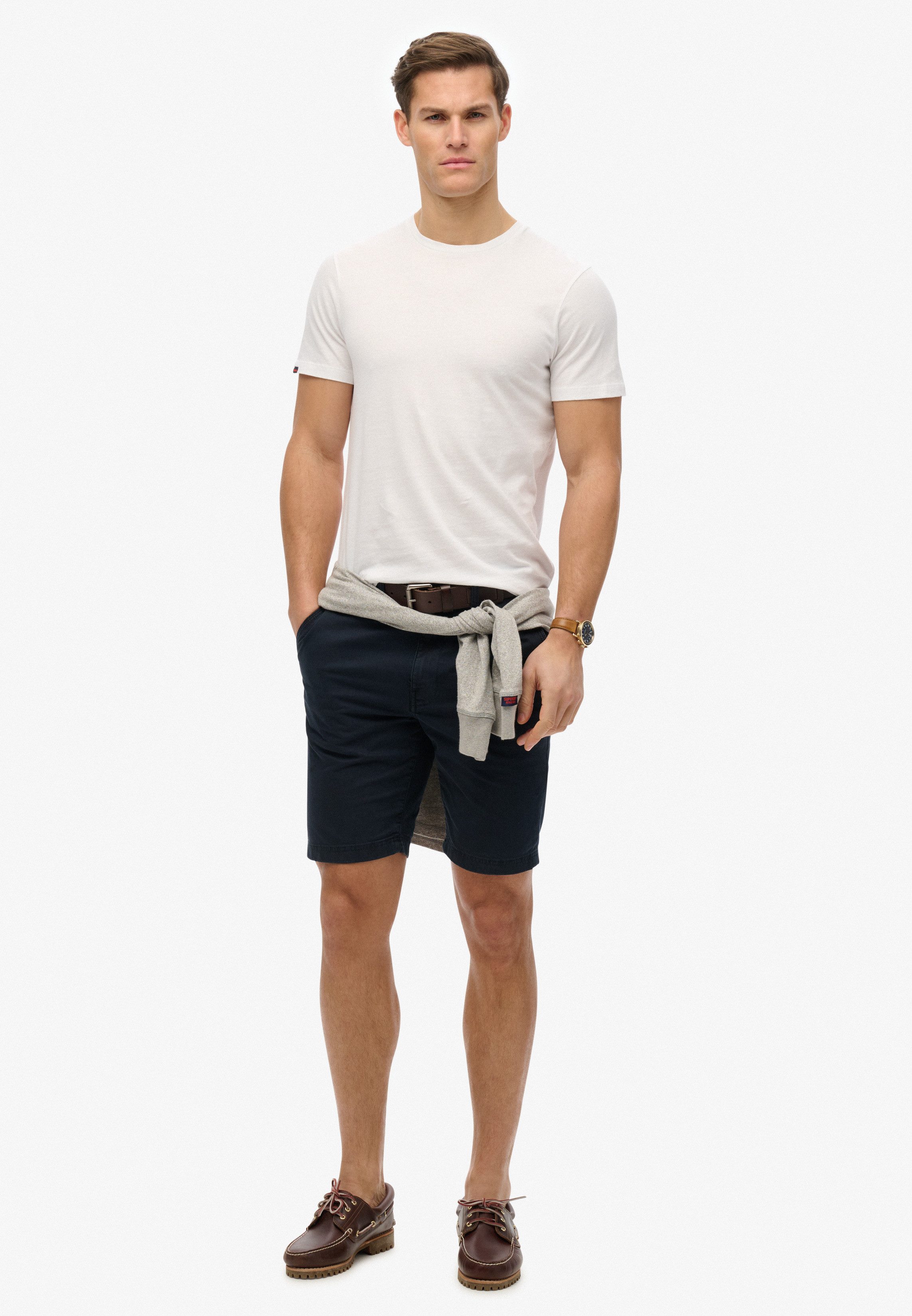 Superdry Rundhalsshirt CLASSIC ESSENTIAL TEE Relaxed Fit, aus Baumwolle und Single Jersey, mit Rundhalsausschnitt