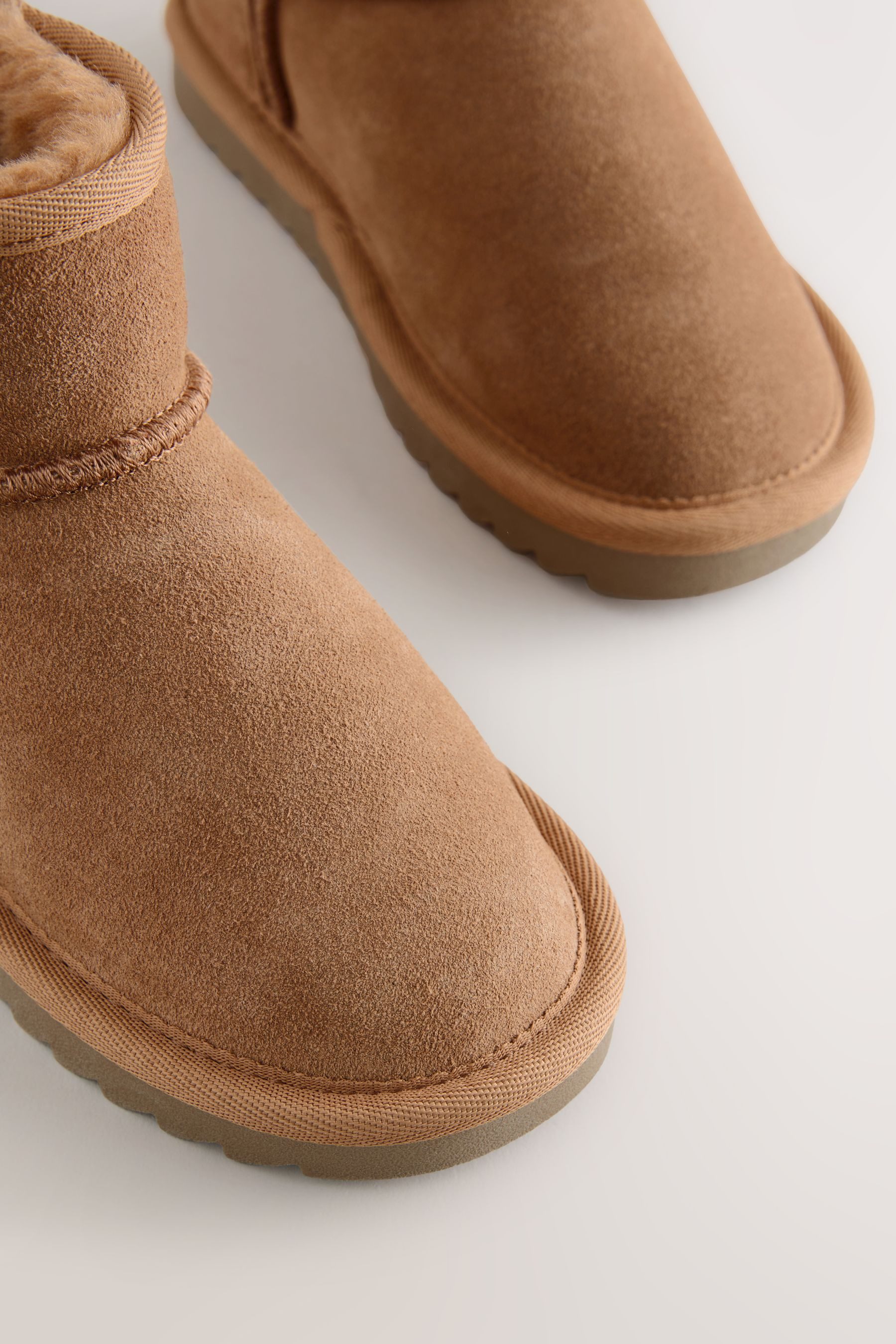 Next Schlupfstiefel aus Veloursleder Schlupfstiefel – Bild 5 von 5