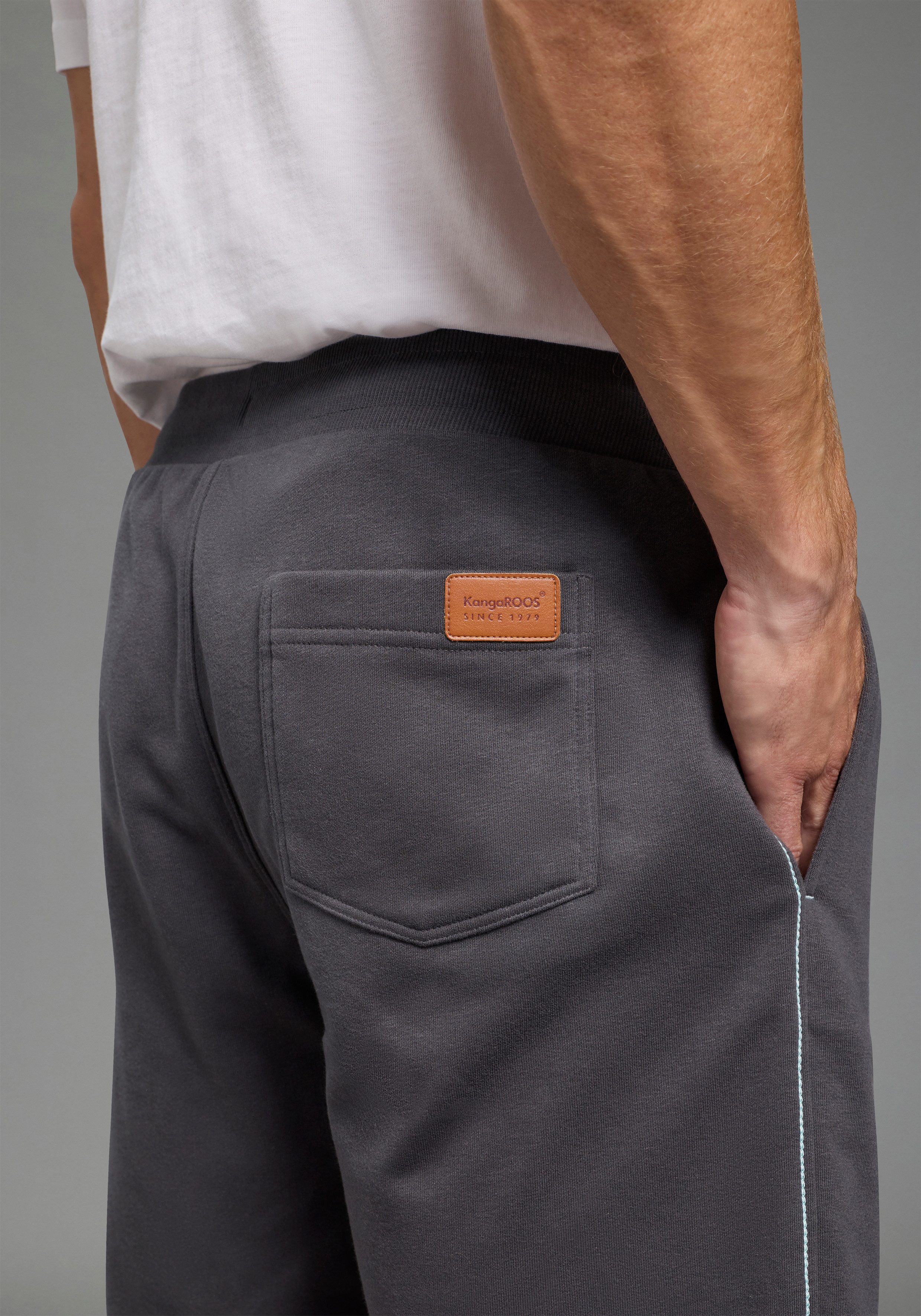 KangaROOS Sweatshorts mit elastischem Bund, mit Kordelzug am Bund, auch in großen Größen