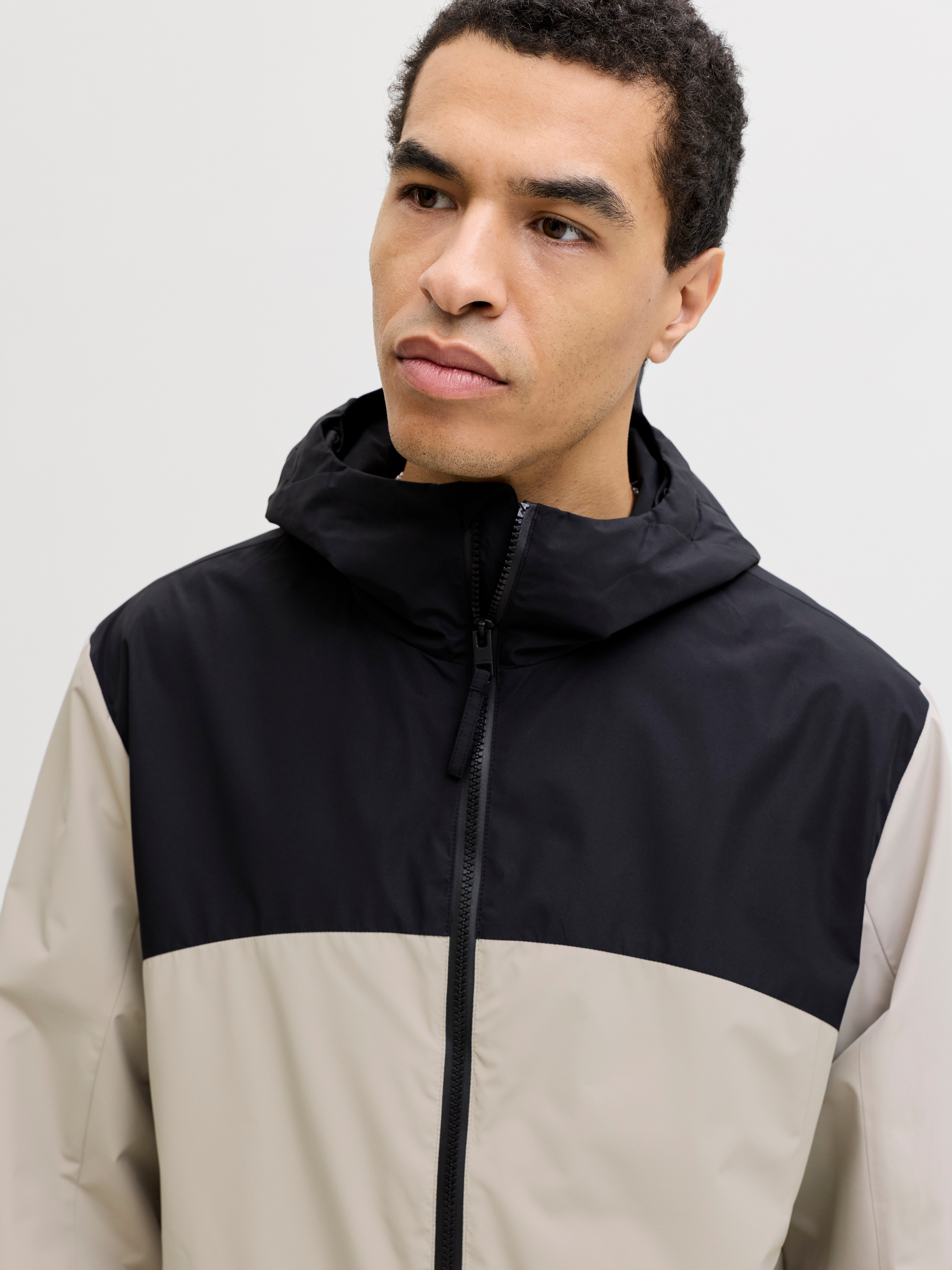 Jack & Jones Kurzjacke JJESOHO LIGHT JACKET SN mit Kapuze günstig online kaufen