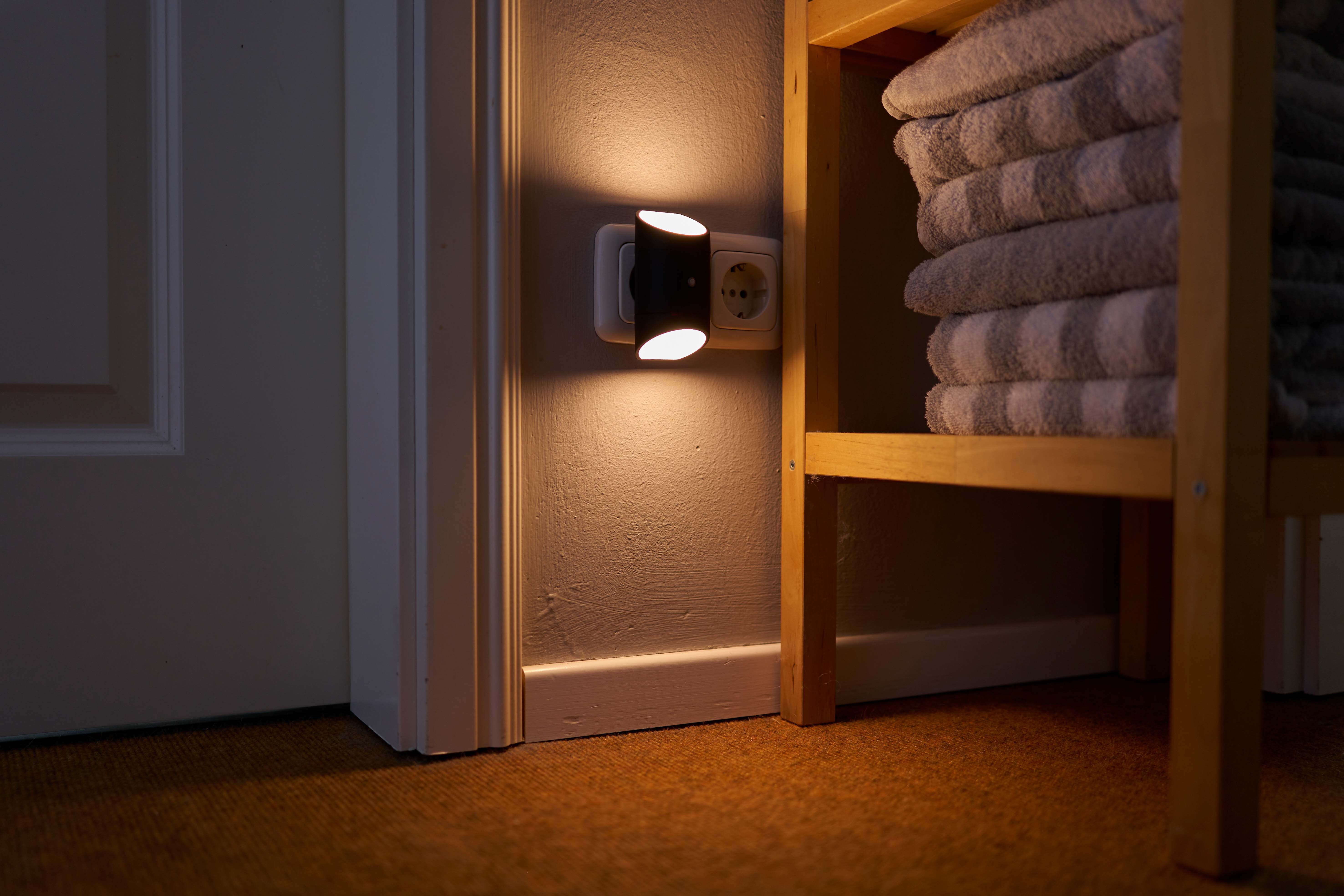 Northpoint LED Nachtlicht mit Dämmerungssensor & Bewegungsmelder, Up&Down Licht für Steckdose