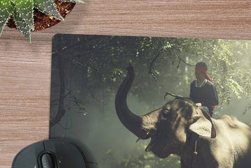MuchoWow Gaming Mauspad Elefantentrainer mit einem Elefanten und seinem Baby im Wald (1-St), Mousepad mit Rutschfester Unterseite, Gaming, 40x40 cm, XXL, Großes