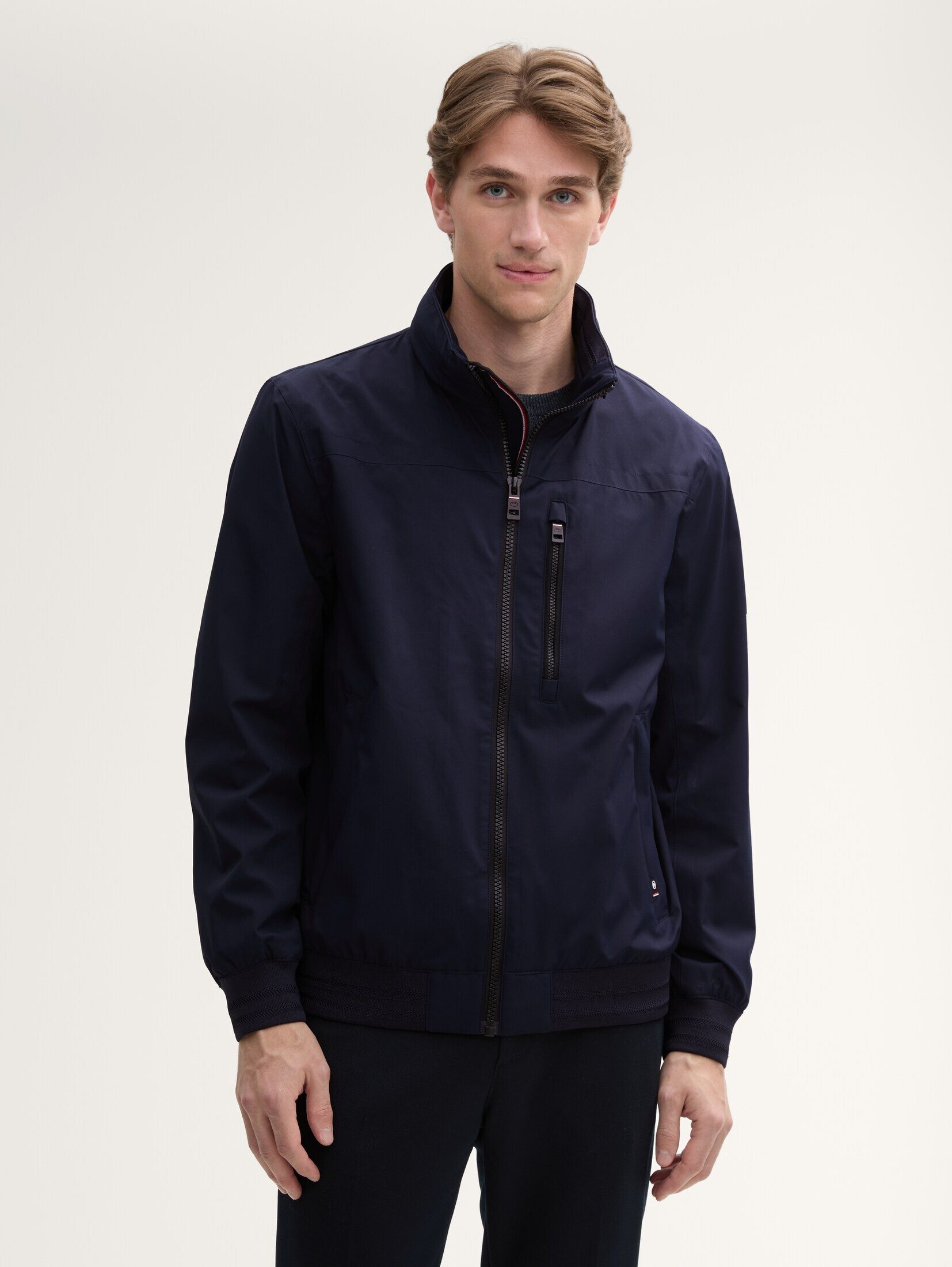 Outdoorjacke Blouson Jacke mit Kapuze im Stehkragen
