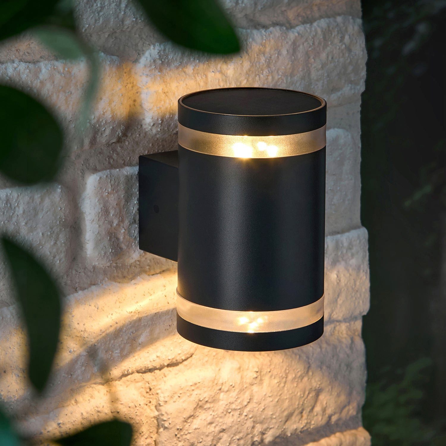 Lights4fun LED Außen-Wandleuchte Wentworth Solar-Wandleuchte mit zwei Strahlern