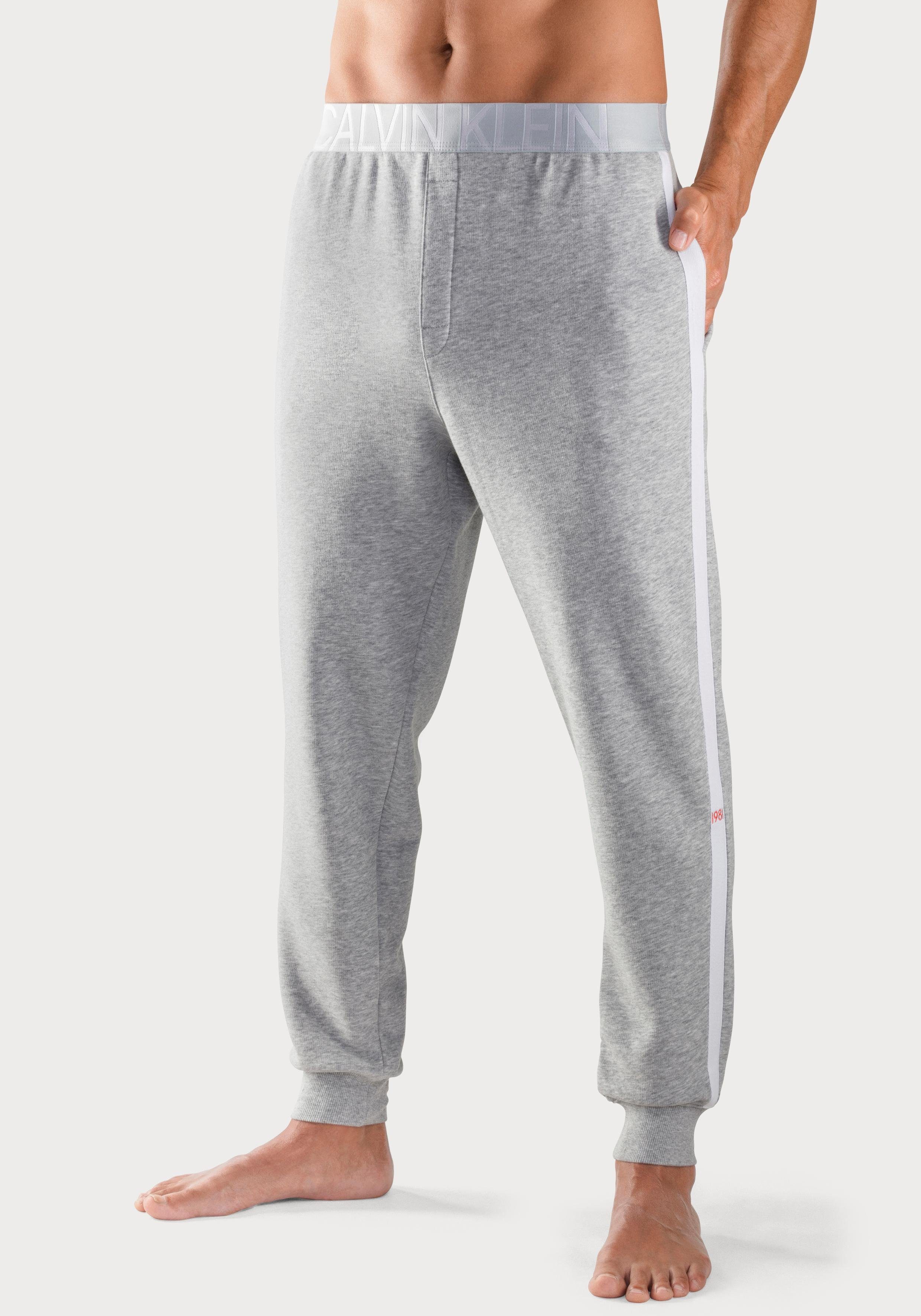 »statement Seitlich Weißem Online Kaufen 1981« Mit Relaxhose Klein Calvin Streifen OXkPZiuT