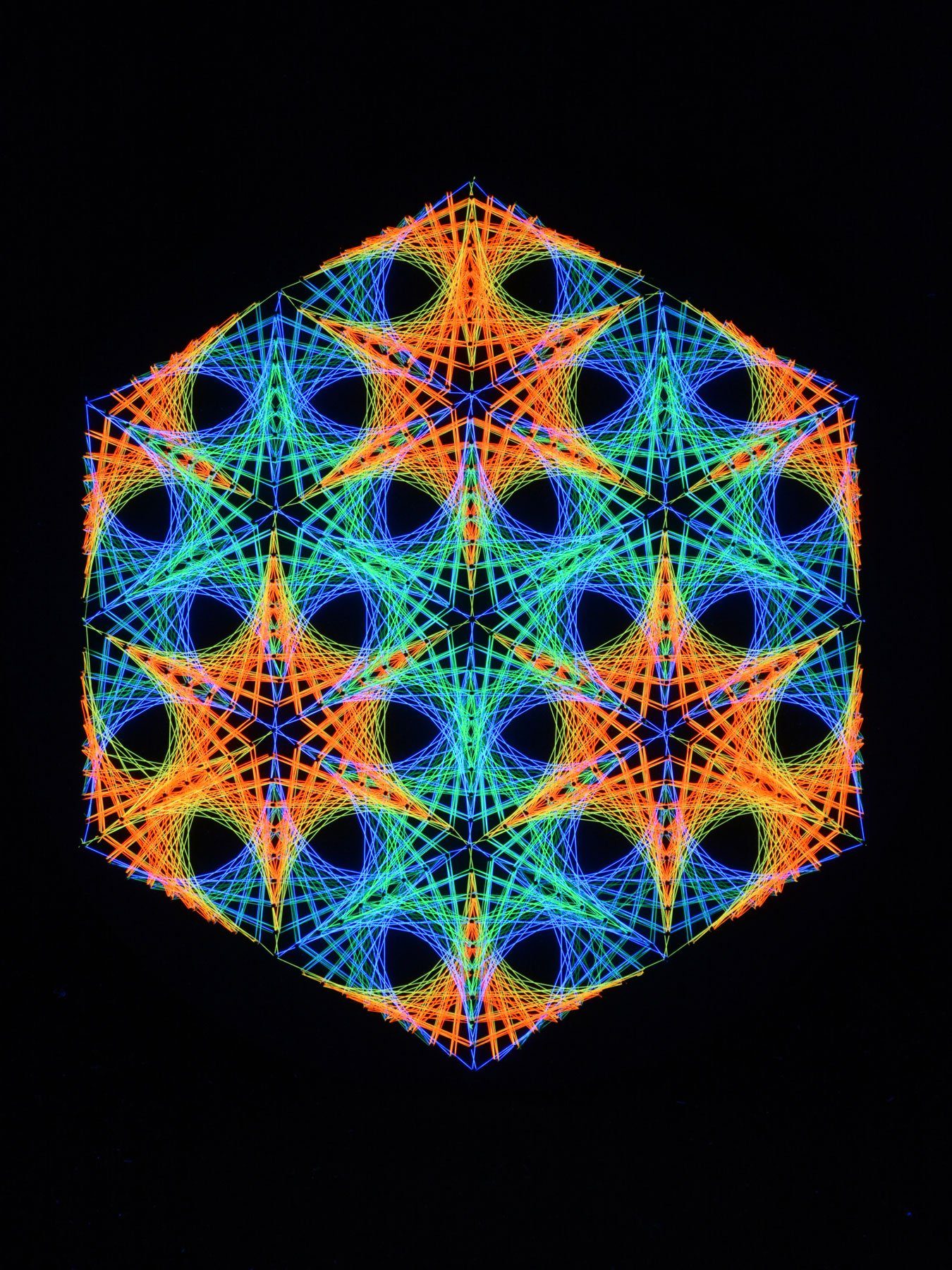 PSYWORK Dekoobjekt Schwarzlicht 2D UV-aktiv, Kreis leuchtet unter Reef", Fadendeko 40cm, Schwarzlicht StringArt "Fluo Coral