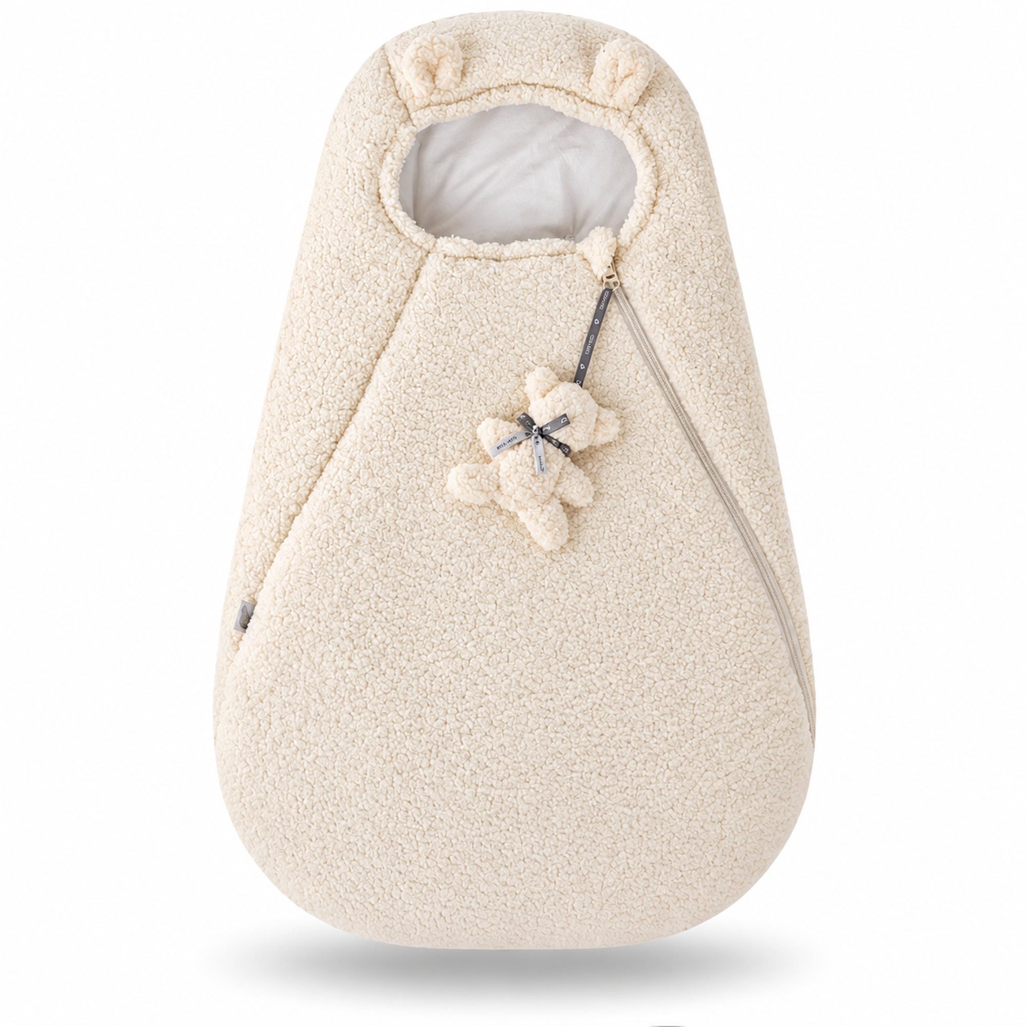 Knirpsenland Fußsack Teddy Baby Fußsack für Babyschale Kinderwagen Bouclé, Bouclé-Oberstoff, Bärenohren, Teddy-Anhänger, Gurtdurchführungen