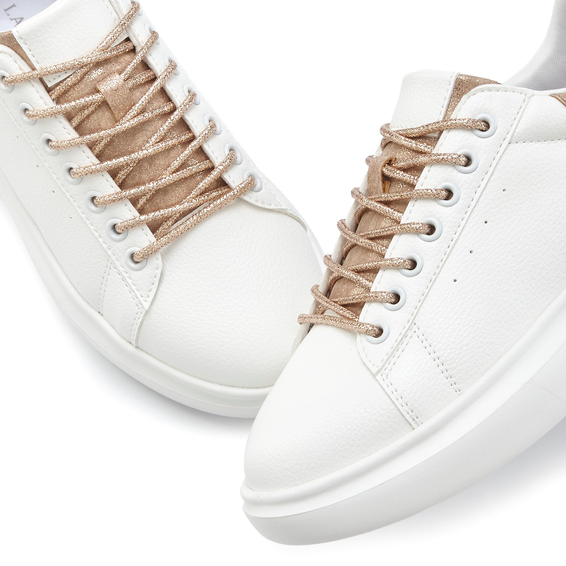 LASCANA Freizeitschuhe, Halbschuhe, Slip-On-Sneaker, Metallicdetails, Sneaker mit elastischen Schnürbändern & leichter Plateausohle VEGAN