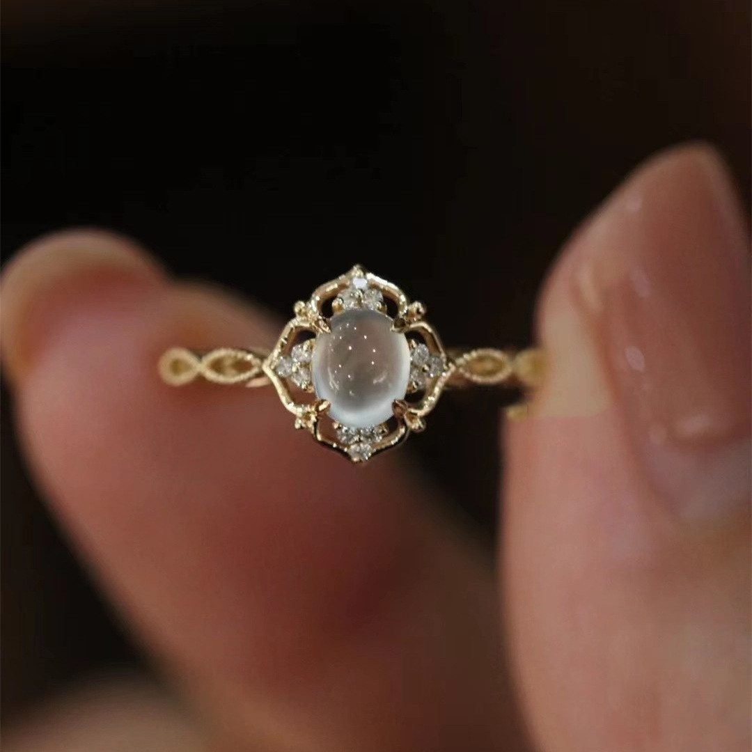 MOPUEA Fingerring Offener verstellbarer Damenring mit gewebtem Hohlraumdesign (Einzelring, ideal wenn du keinen unnötigen Schmuck willst, Schlichtes Design, passt immer ohne langes Kombinieren), Hautfreundlich, bequem, langlebiger Glanz im Alltag