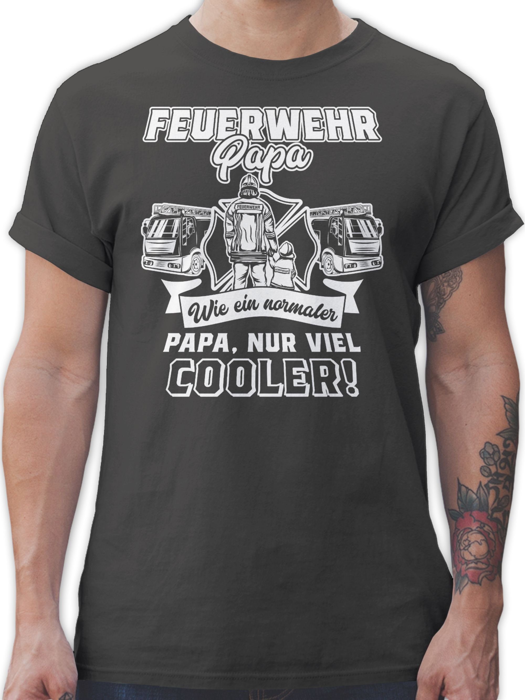 Shirtracer T-Shirt Feuerwehr Papa wie ein normaler Papa nur cooler Weiß Vatertag Geschenk für Papa 2 Dunkelgrau