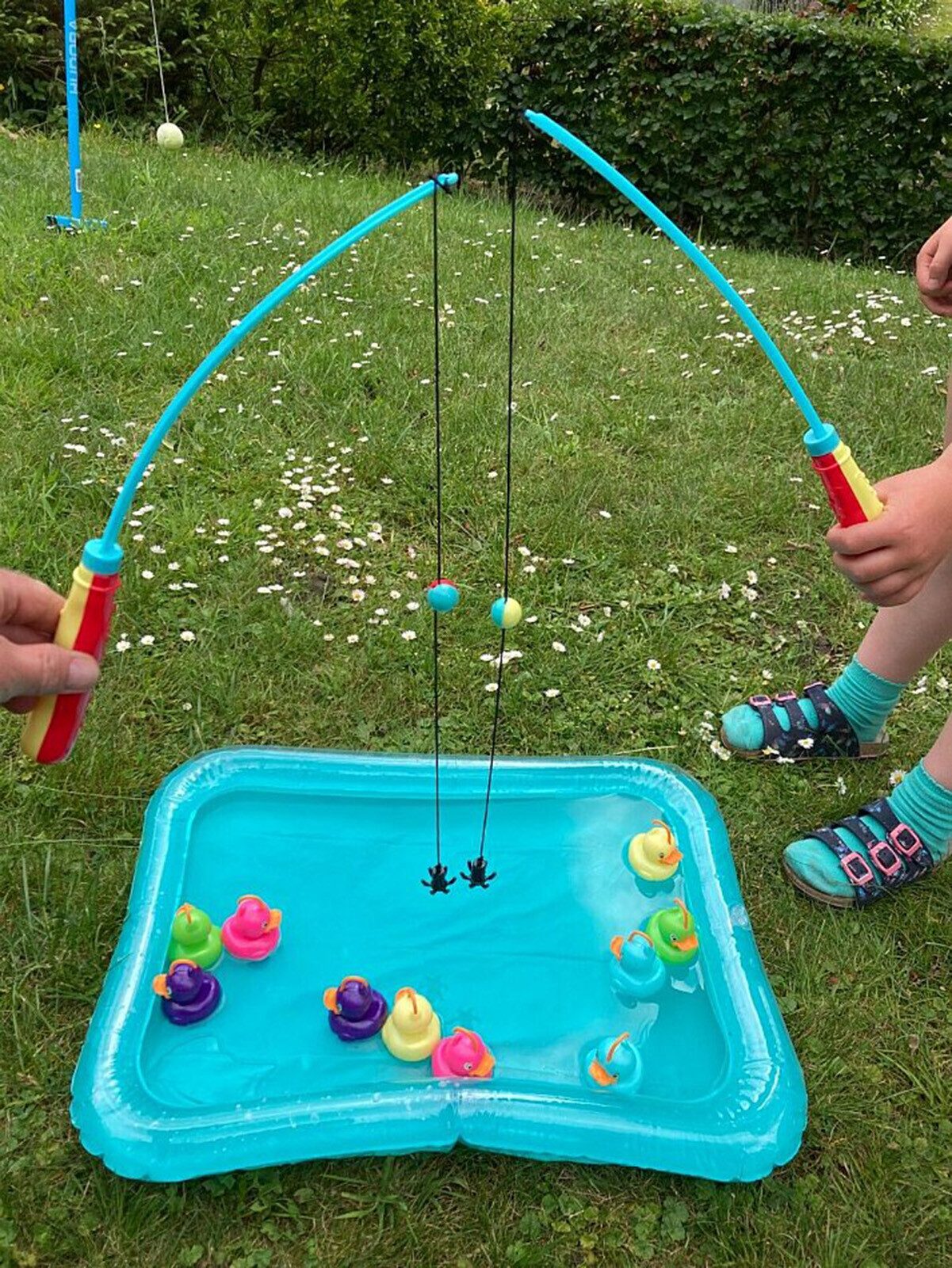 Spielzeug-Gartenset Entenangeln Kinderspiel Gartenspiel 57x42 cm Pool + Enten