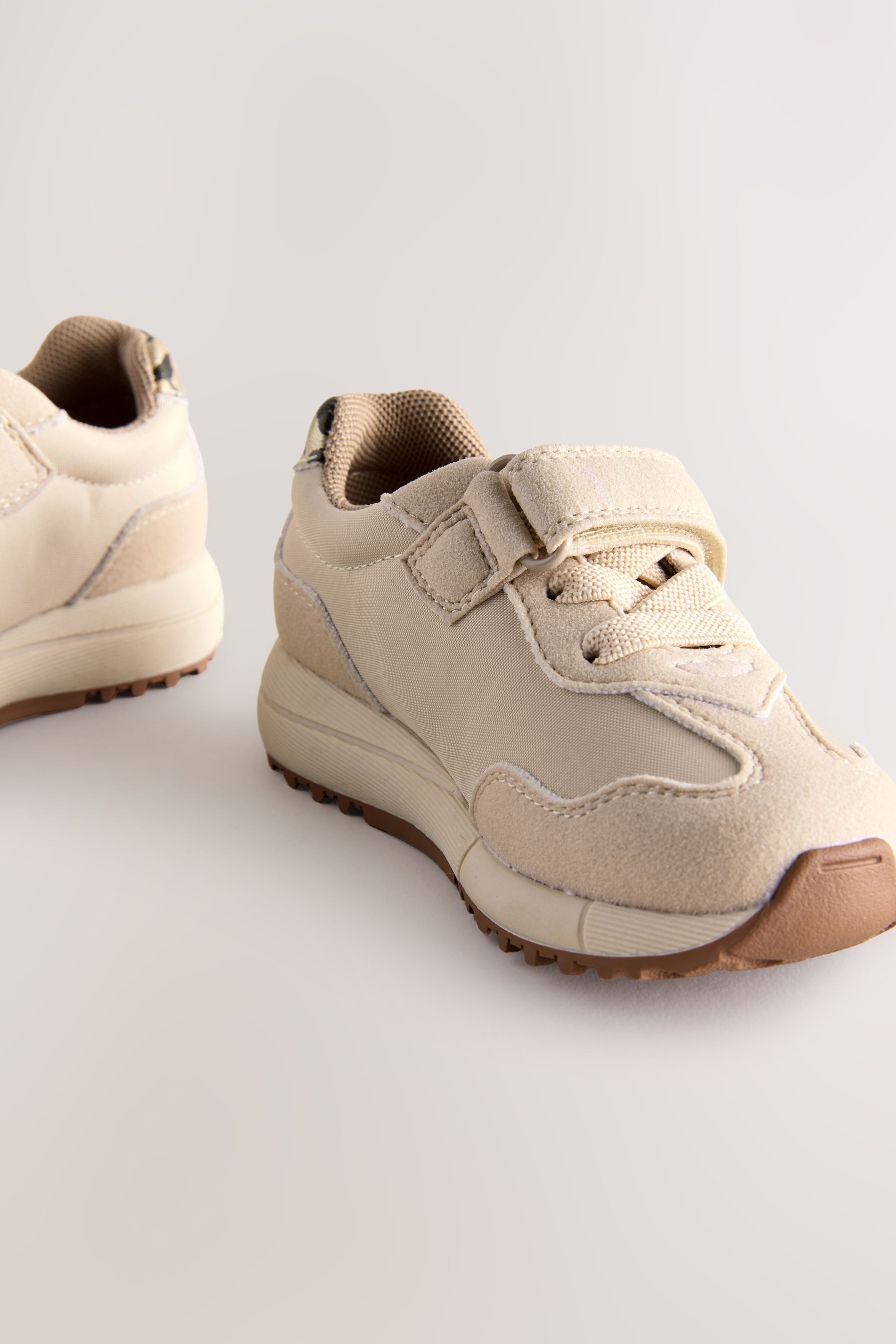 Next Sneaker mit Klettverschluss und Elastikschnürung Sneaker (1-tlg)