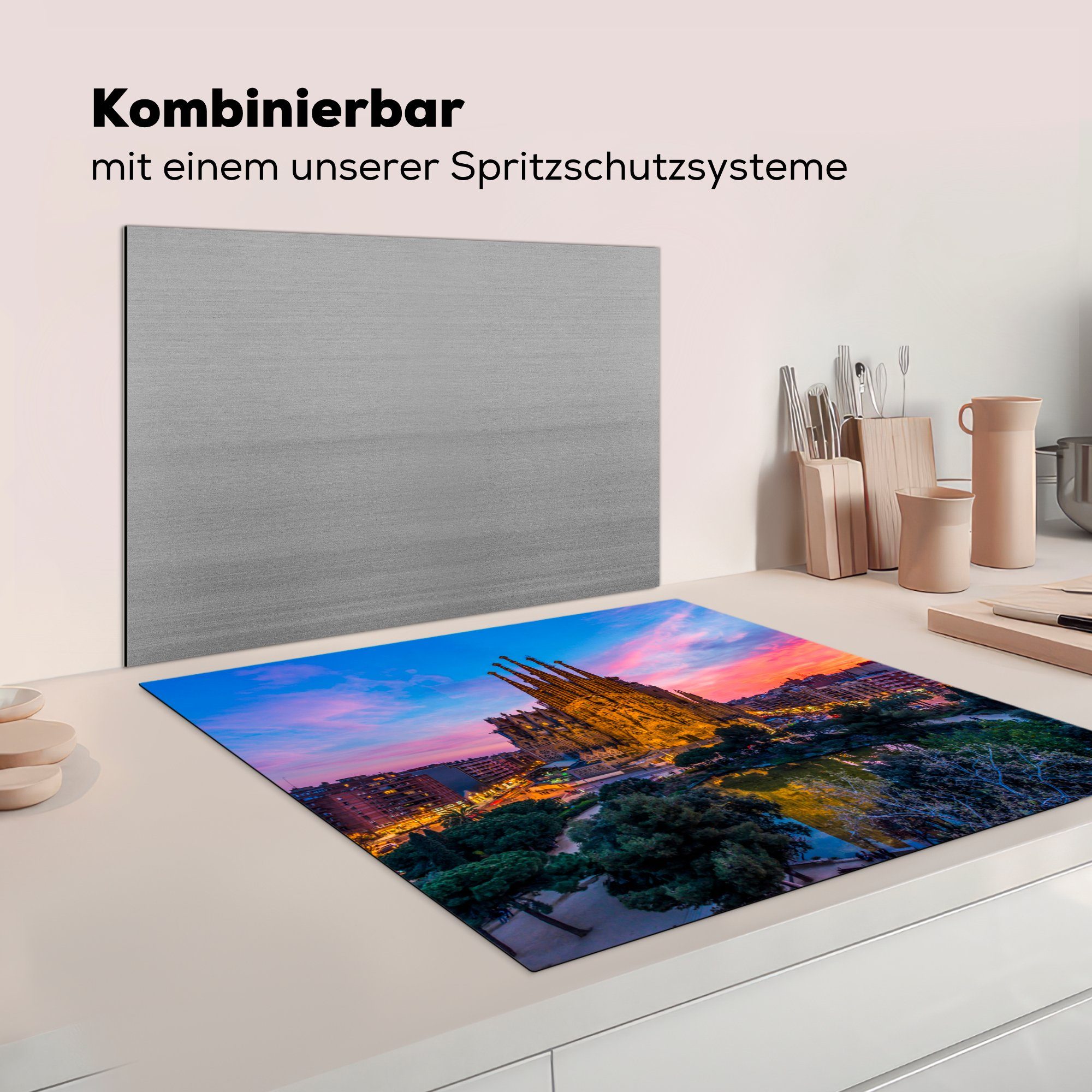 Vinyl, 78x78 (1 für Sagrada Arbeitsplatte Spanien, Familia der hinter Herdblende-/Abdeckplatte MuchoWow tlg), Sonnenuntergang Ceranfeldabdeckung, küche in cm,