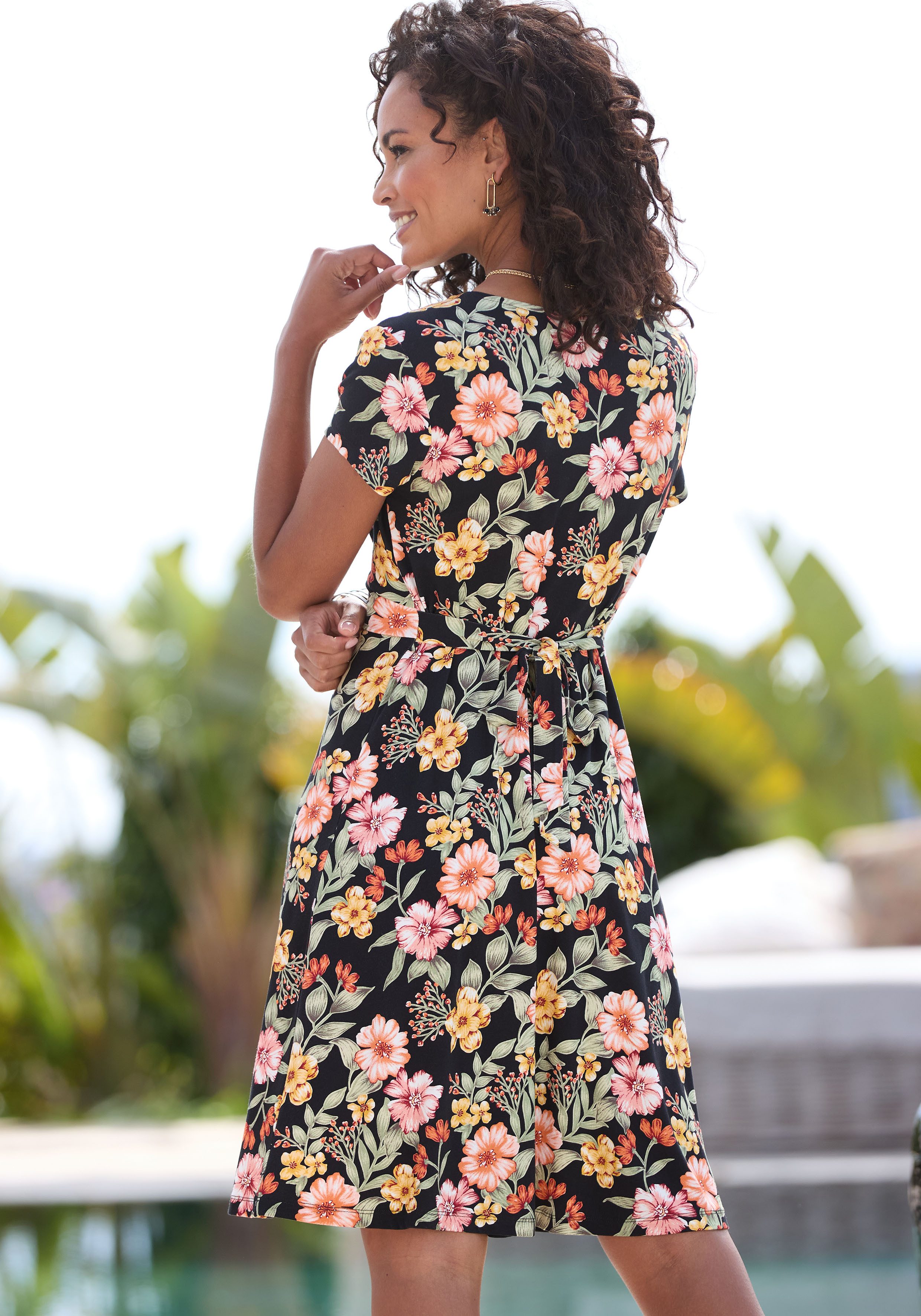 Buffalo Jerseykleid mit V-Ausschnitt und Blumendruck geblümtes Sommerkleid, Viskosekleid, Blumenkleid, Strandkleid