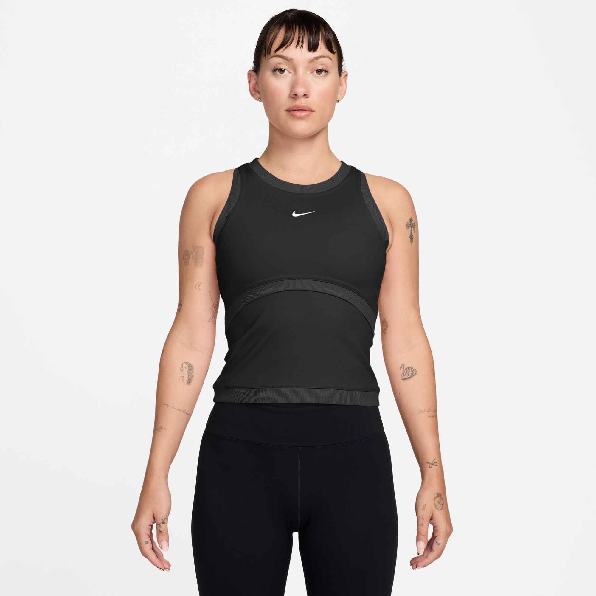 Nike Trainingstop W NK ONE DF TANK B mit Rundhalsausschnitt, aus Polyester und Elasthan, schnell trocknend