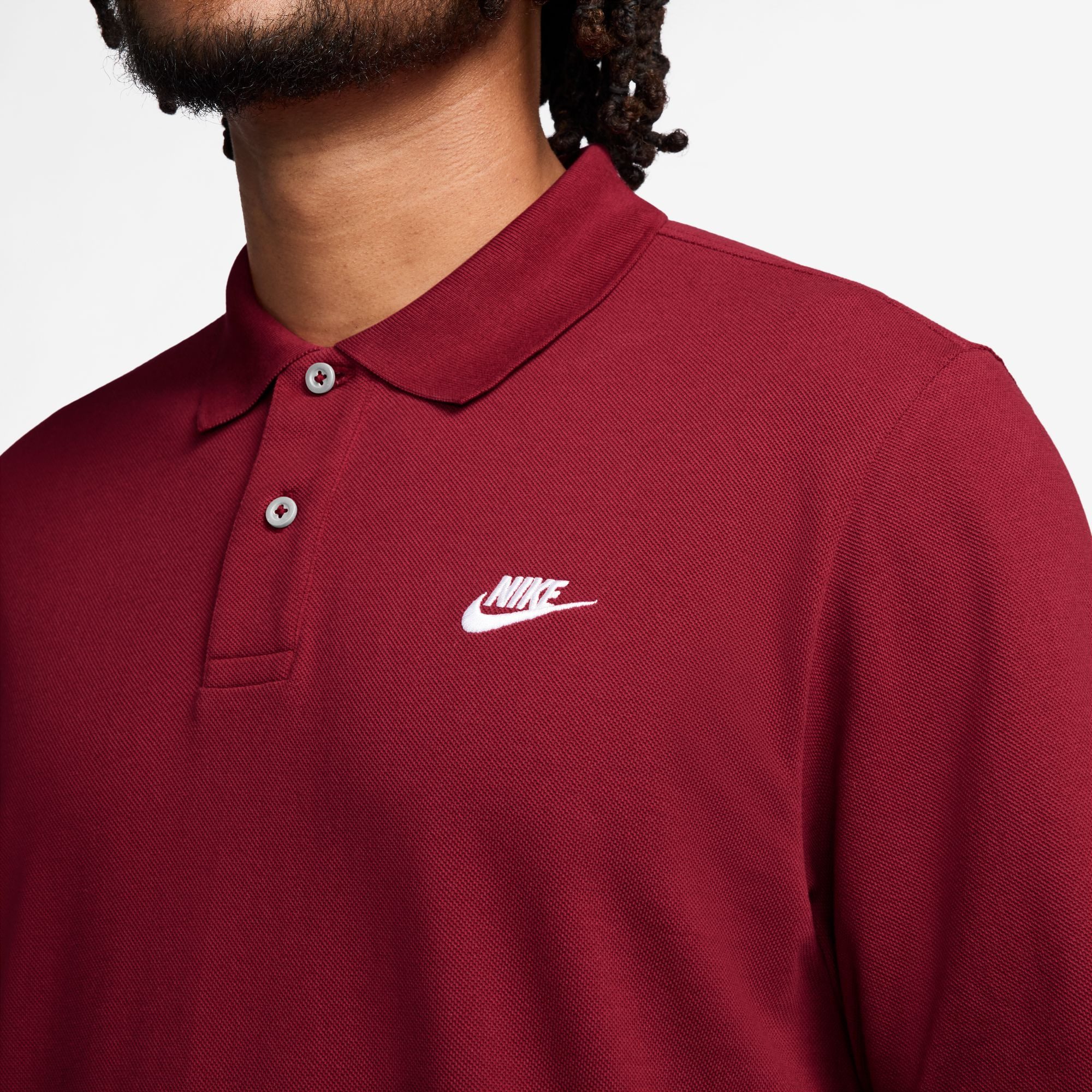 Nike Sportswear Poloshirt M NK CLUB SS POLO PIQUE mit 2-Knopf-Leiste, aus atmungsaktivem Piqué-Baumwollmaterial