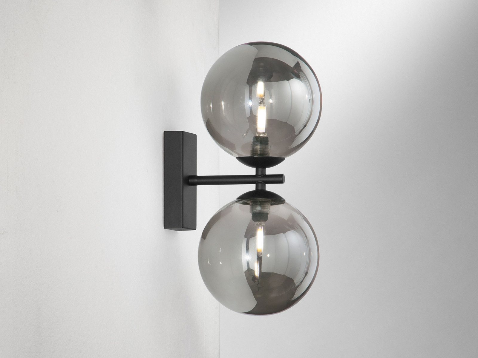 Luce Ambiente Design LED Wandleuchte innen mit Rauch-Glaskugeln, Höhe 34cm, Dimmfunktion, LED wechselbar, Warmweiß, ausgefallene Wand-Lampe 2-flammig mit 3 Stufen-Dimmer G9 Leuchtmitteln
