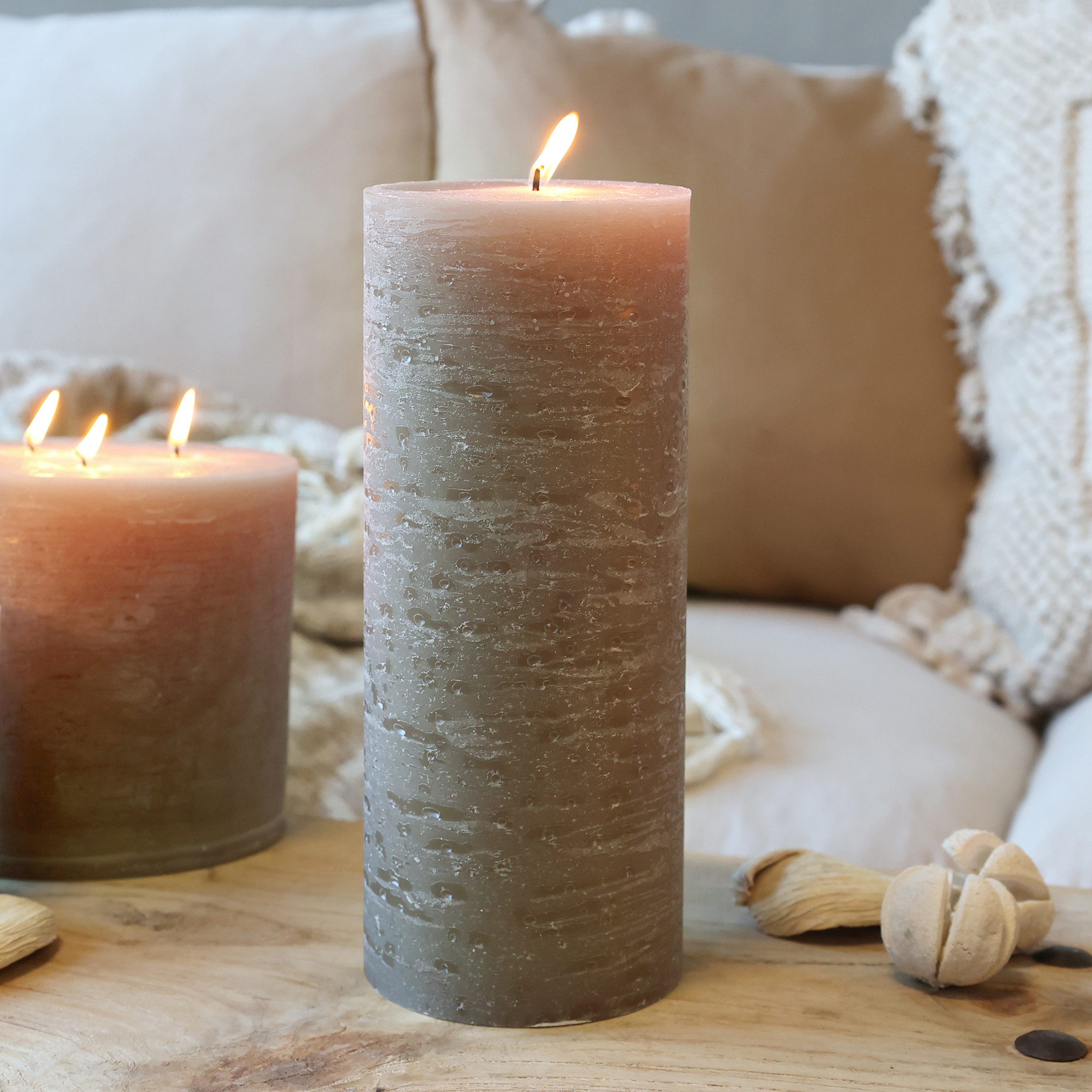 Chic Antique Rustic-Kerze Stumpenkerze Rustikale Kerze Macon Paraffin Linen versch.Größen, Echtwachskerze, Russfrei, Hochwertig, Brenndauer bis zu 210 Stunden