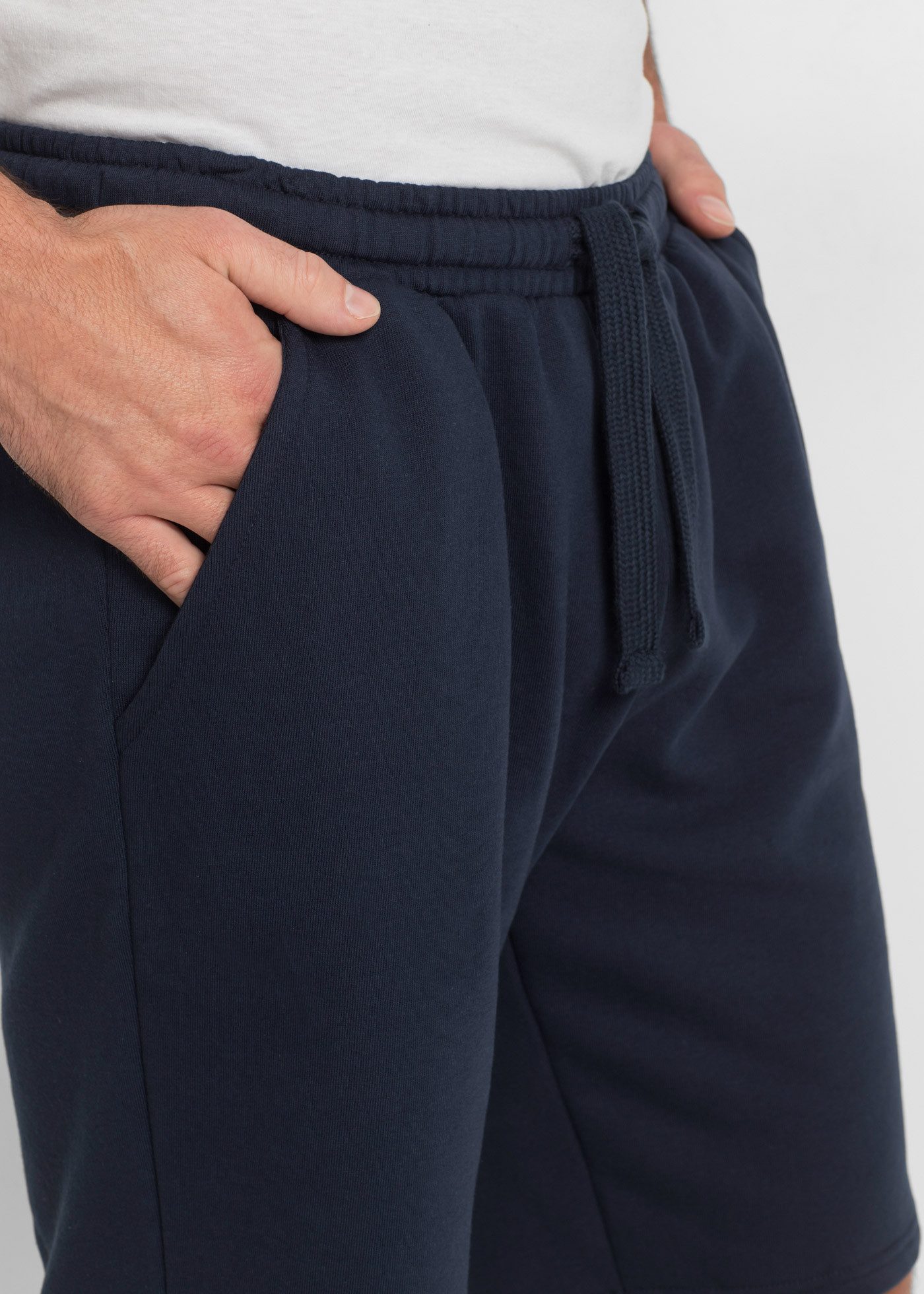 bonprix Sweatbermudas (1-tlg) elastischer Bund und seitlichen Einstecktaschen – Bild 4 von 5
