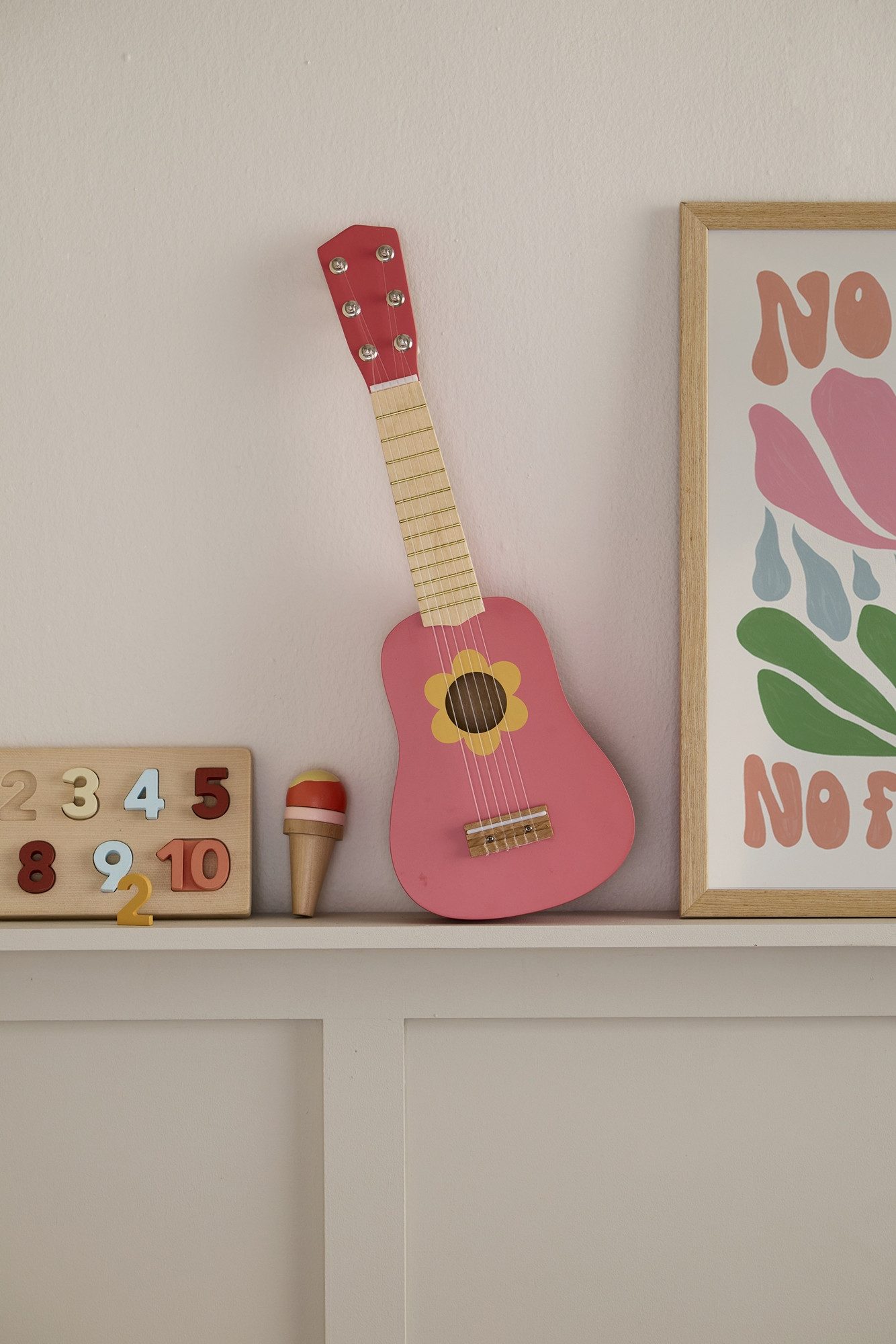 Kids Concept Spielzeug-Musikinstrument Gitarre Blume rosa, (1 tlg), Aus Hol günstig online kaufen