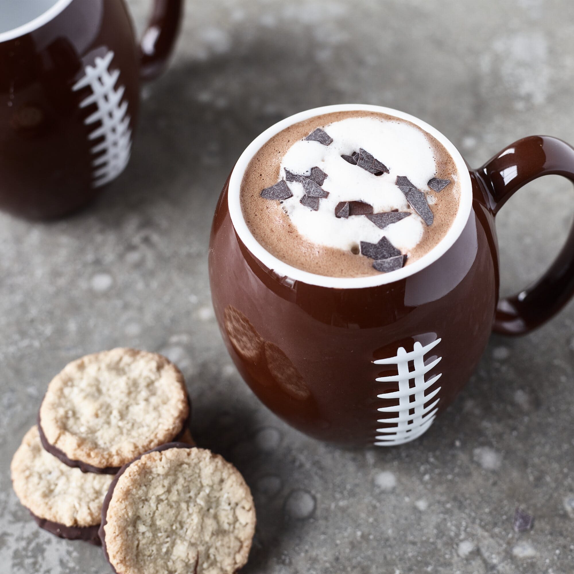 40YARDS Tasse American Football Tasse (600 ml) für Kaffee, Tee, etc., 1-tlg., Keramik, mit erhabener, fühlbarer Football Naht