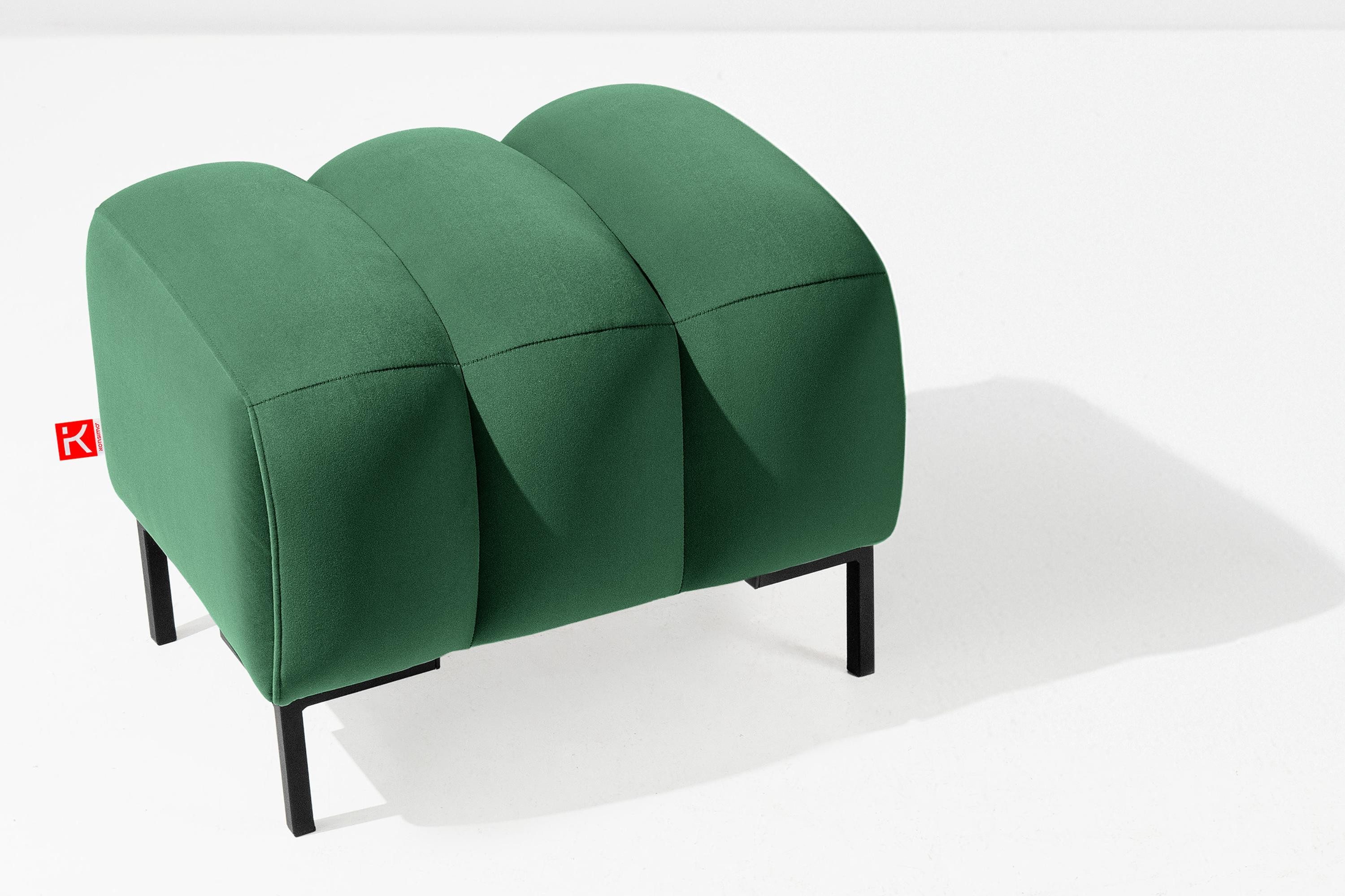 KONSIMO® Sitzhocker Polsterhocker PECCO hergestellt in der EU, Veloursstoff, handgefertigt, Elegant, Massivholzrahmen