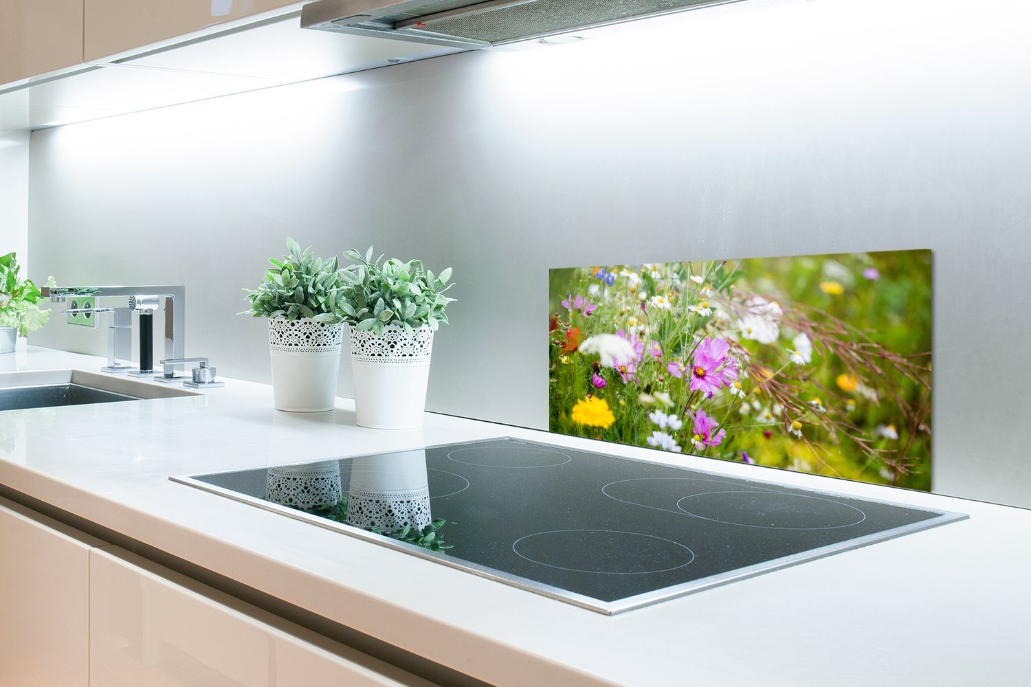 MuchoWow Küchenrückwand Blumen - Natur gegen cm, Weiß, Gras - Schmutzflecken für Lila Grün Wandschutz, und - Küchen - (1-tlg), - 60x30 Fett