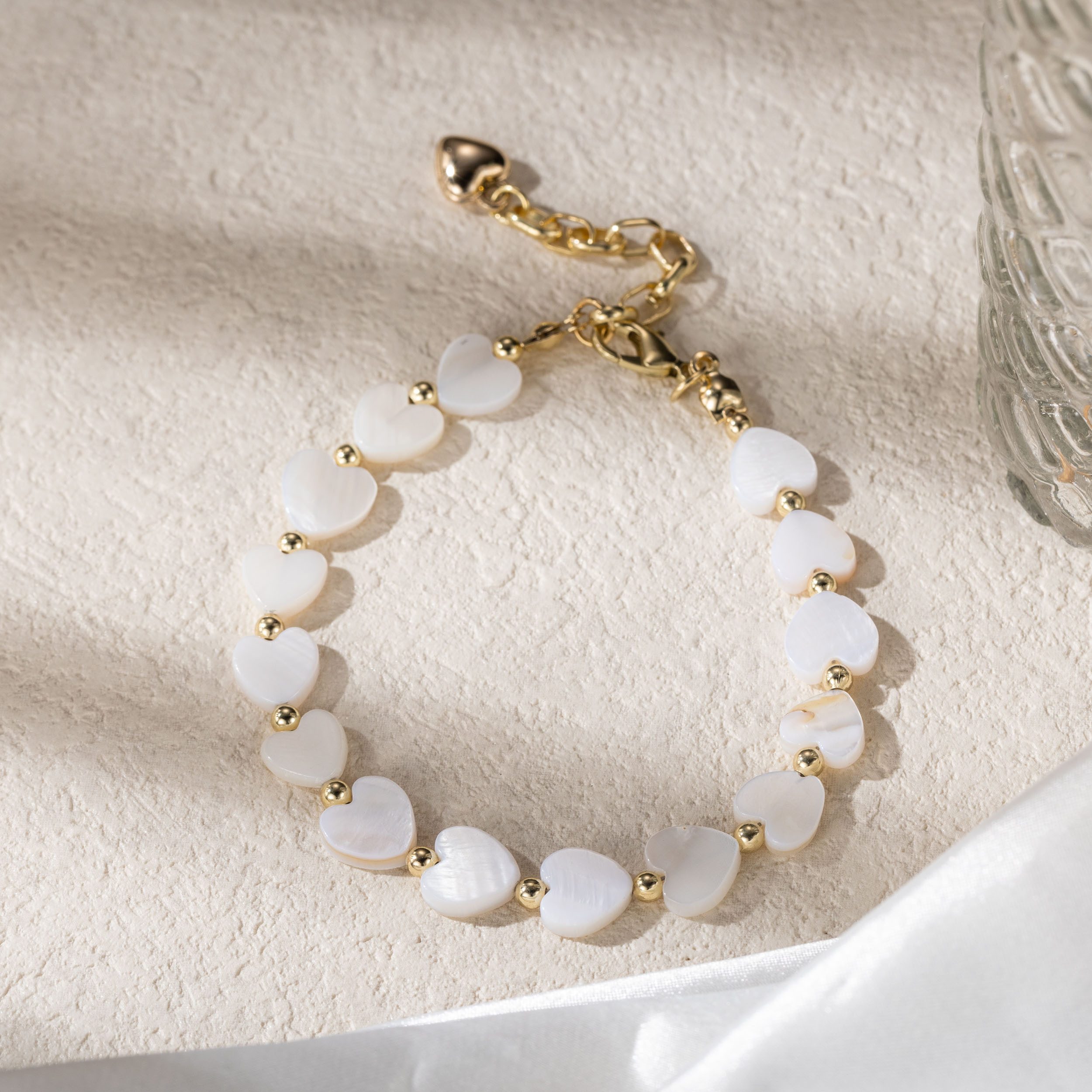 Firetti Armband Schmuck Geschenk Edelstahl Armschmuck Herzkettengliederung Liebe, mit Perlmutt – Bild 2 von 3