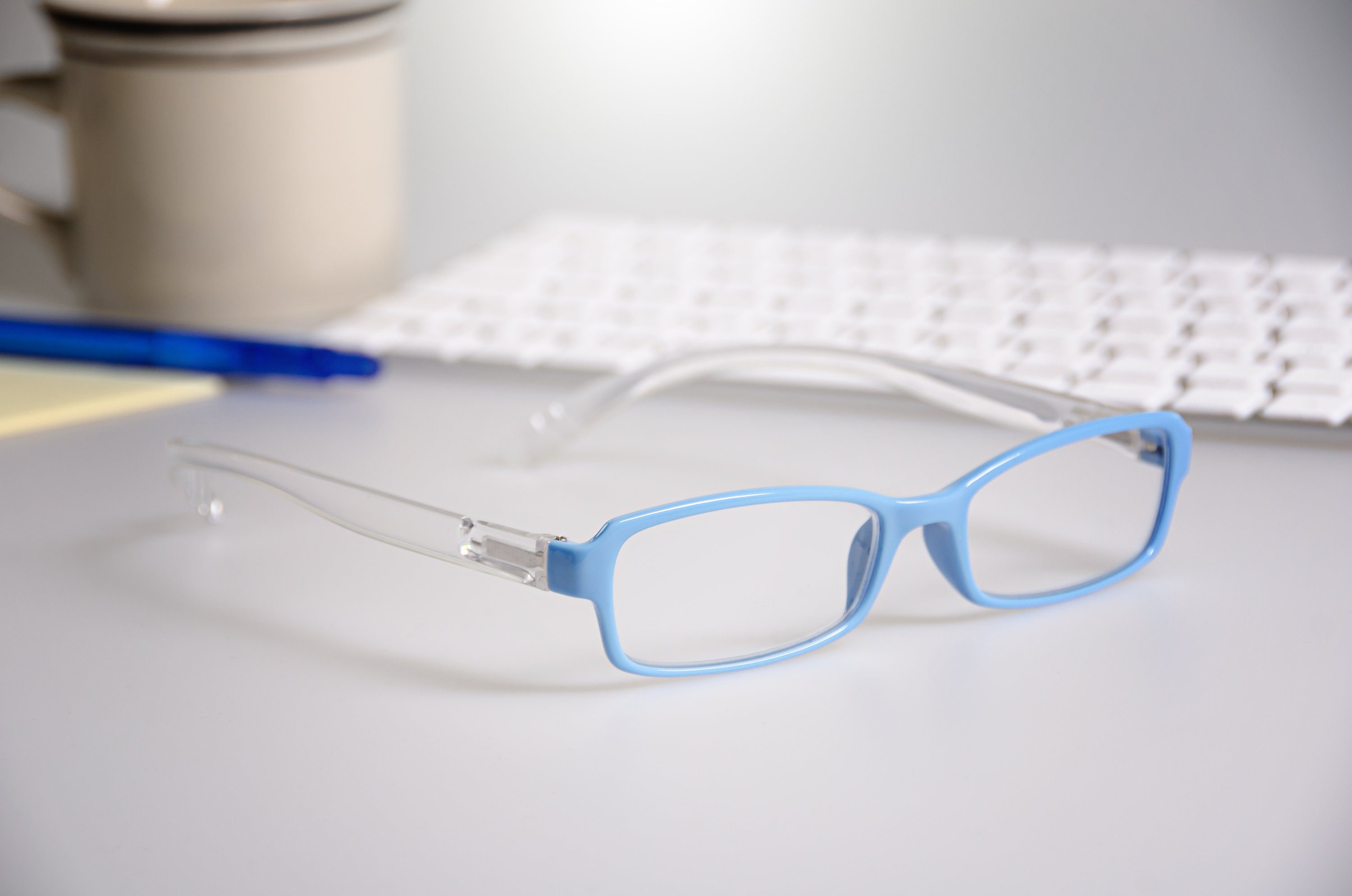 UrbanSky Lesebrille Hang On - Lesehilfe mit Umhängefunktion, entspiegelt, extra lange Bügel mit Federscharnieren