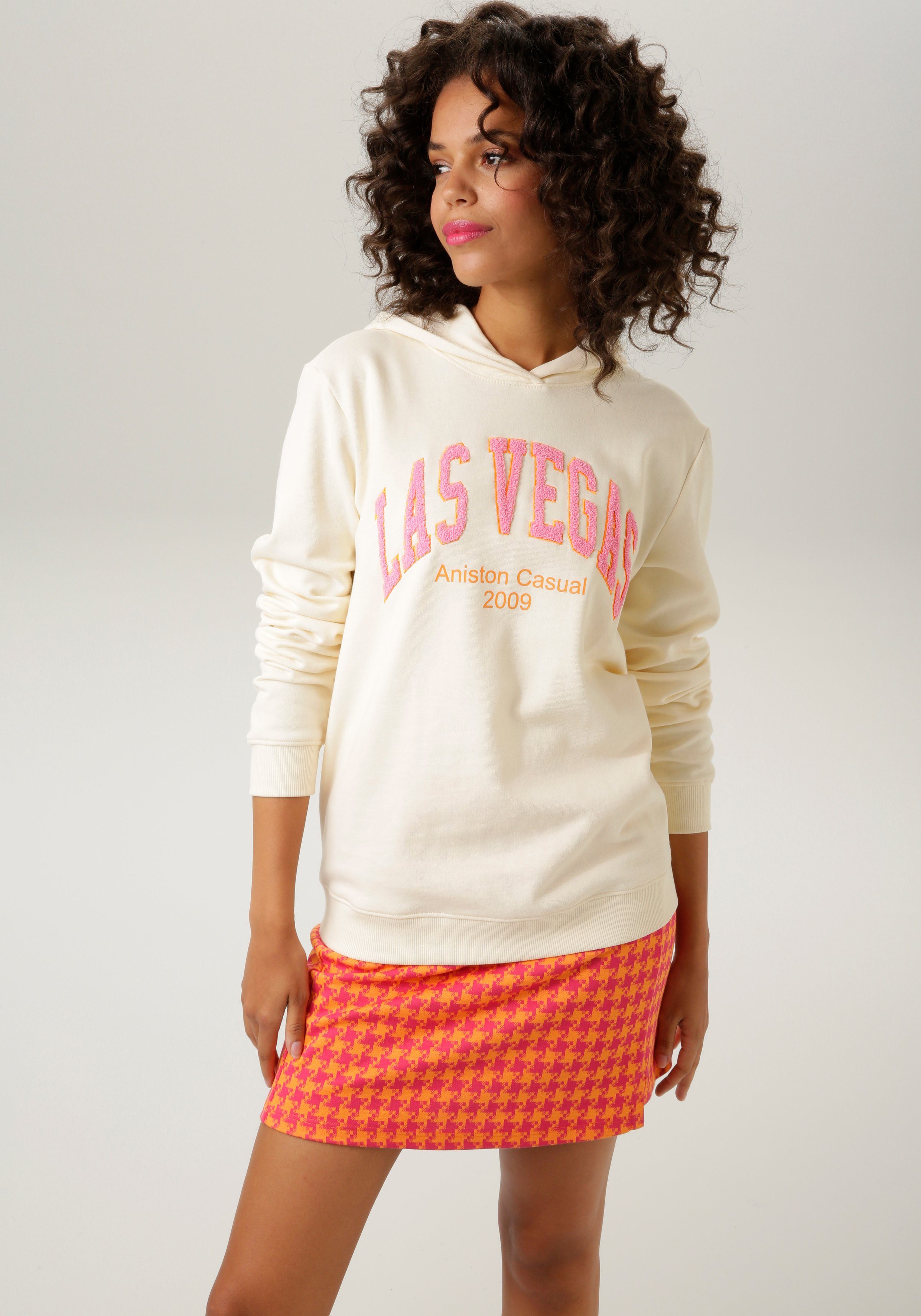 Aniston CASUAL Sweatshirt mit aufgestickter "LAS günstig online kaufen