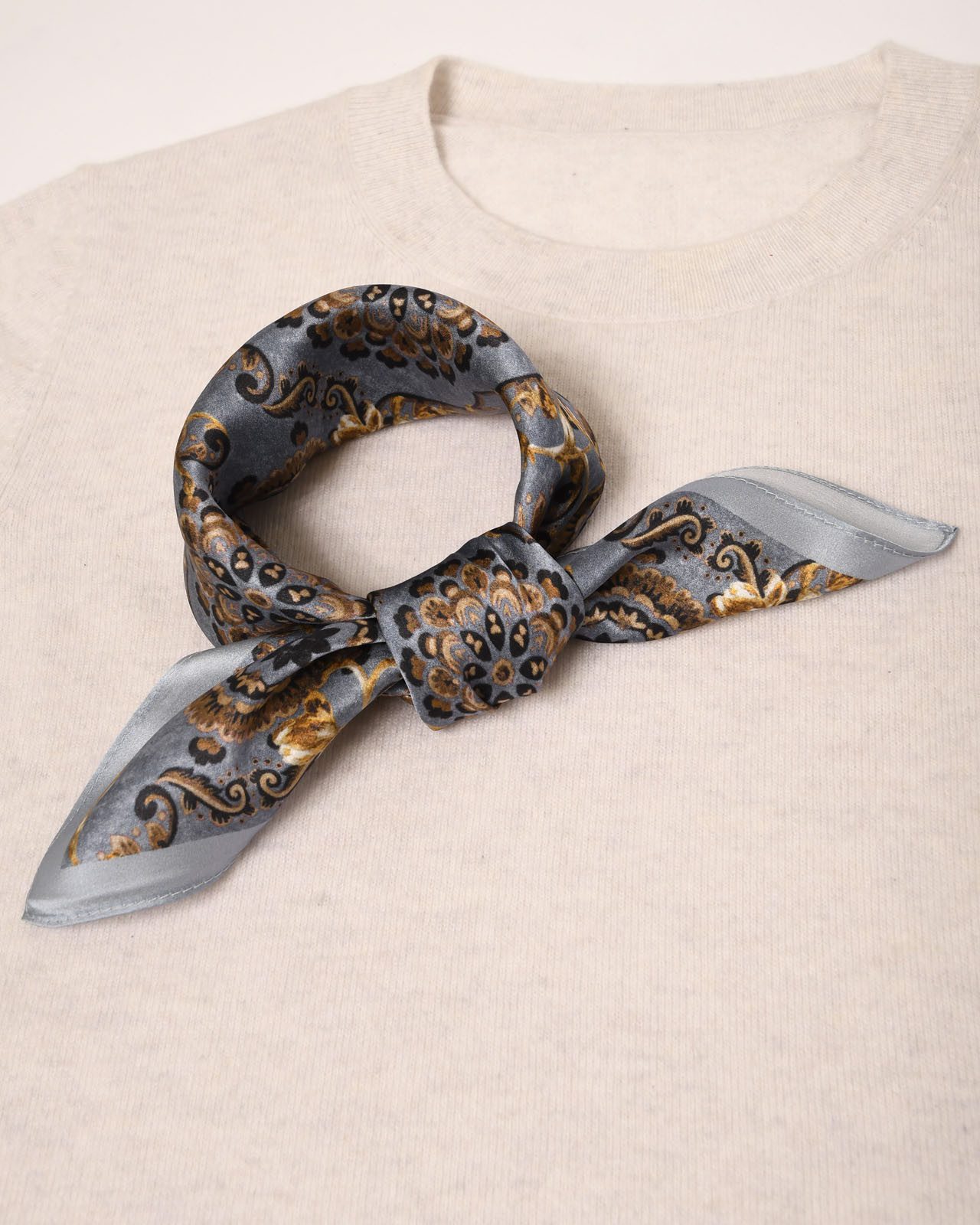 MayTree Seidentuch quadratisch Blumen 53x53cm jeansblau, Nickituch, Bandana günstig online kaufen