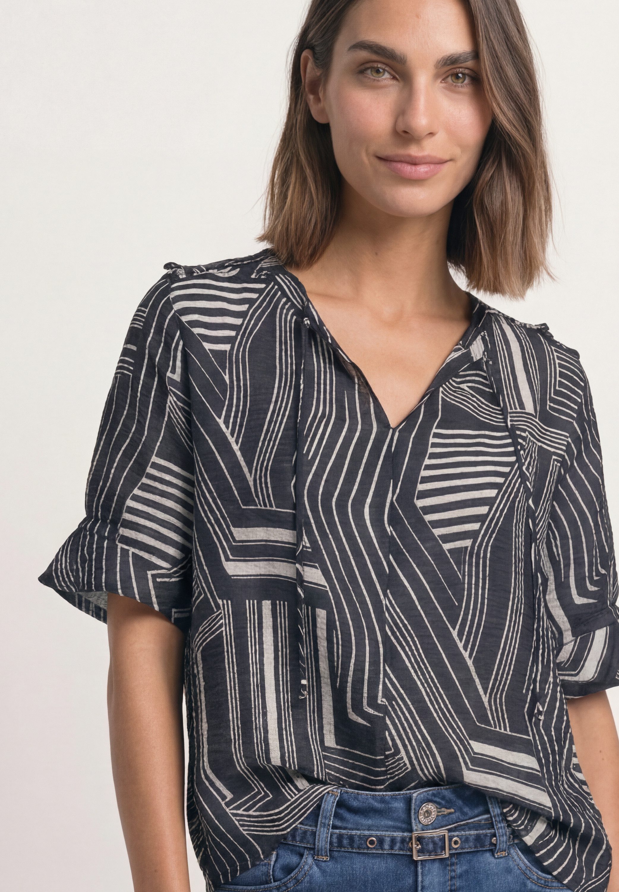 STREET ONE Kurzarmbluse Kurzarm Tunika-Sommerbluse mit grafischem Muster
