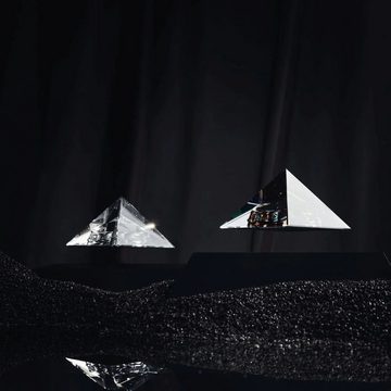 FLYTE Dekoobjekt Py, Py, die schwebende Pyramide, Induktionsbeleuchtung und Glas-Pyramide