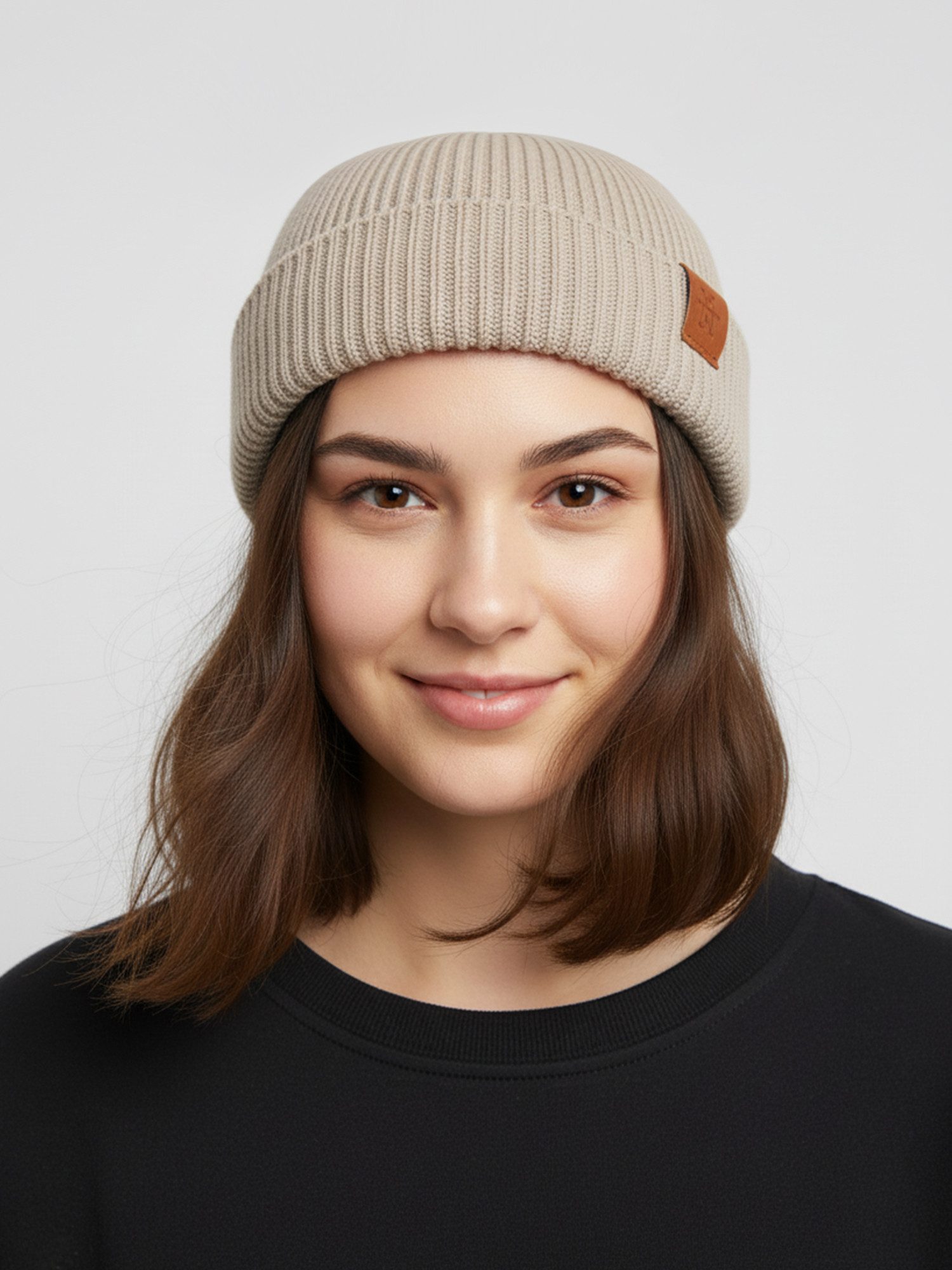 Manufaktur13 Beanie Fishermans Beanie - Strickmütze, Wintermütze, Dockermütze mit Echt-Leder Veredelung