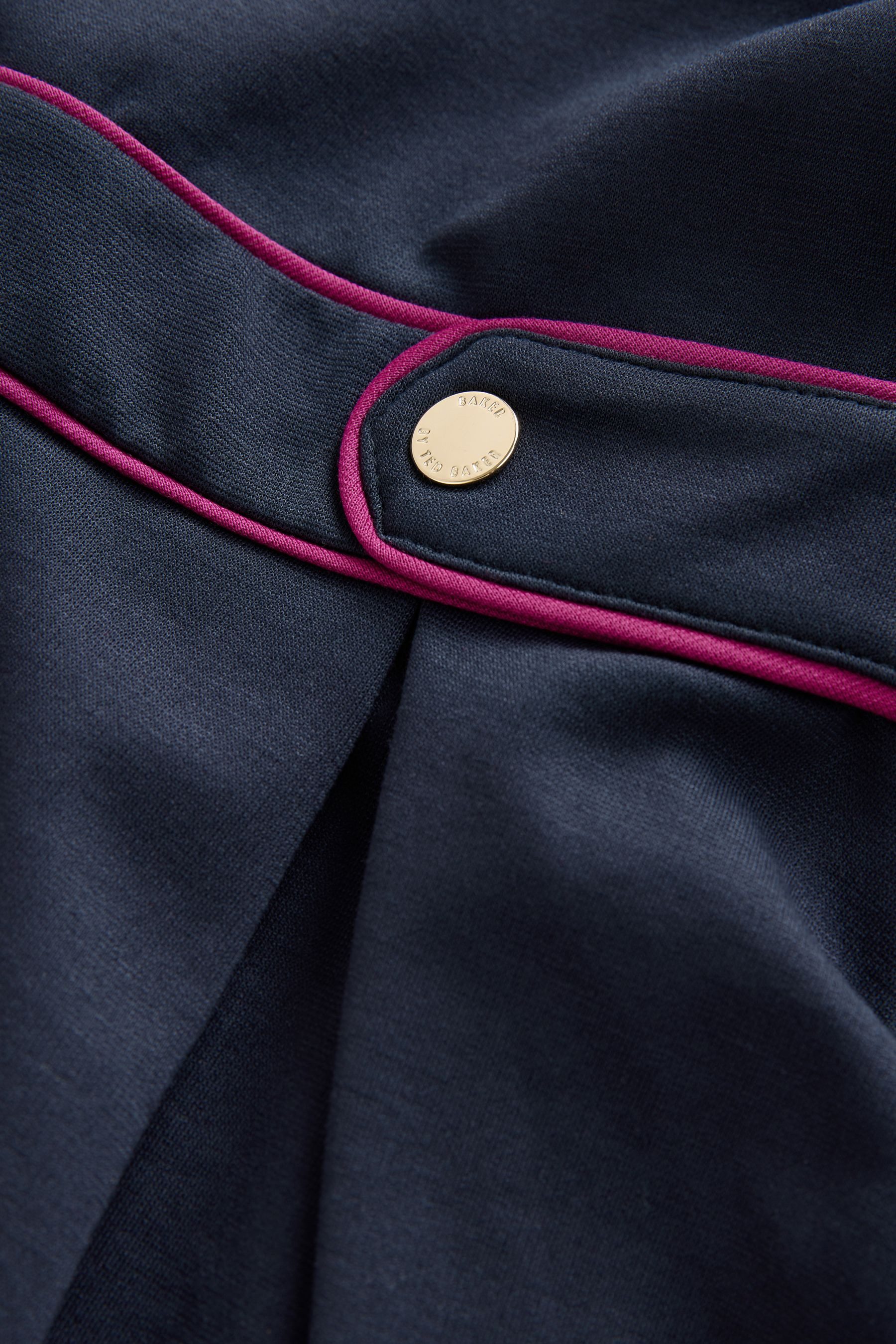 Baker by Ted Baker A-Linien-Kleid Baker by Ted Baker Ponte-Kleid mit Schleifenkragen (1-tlg)