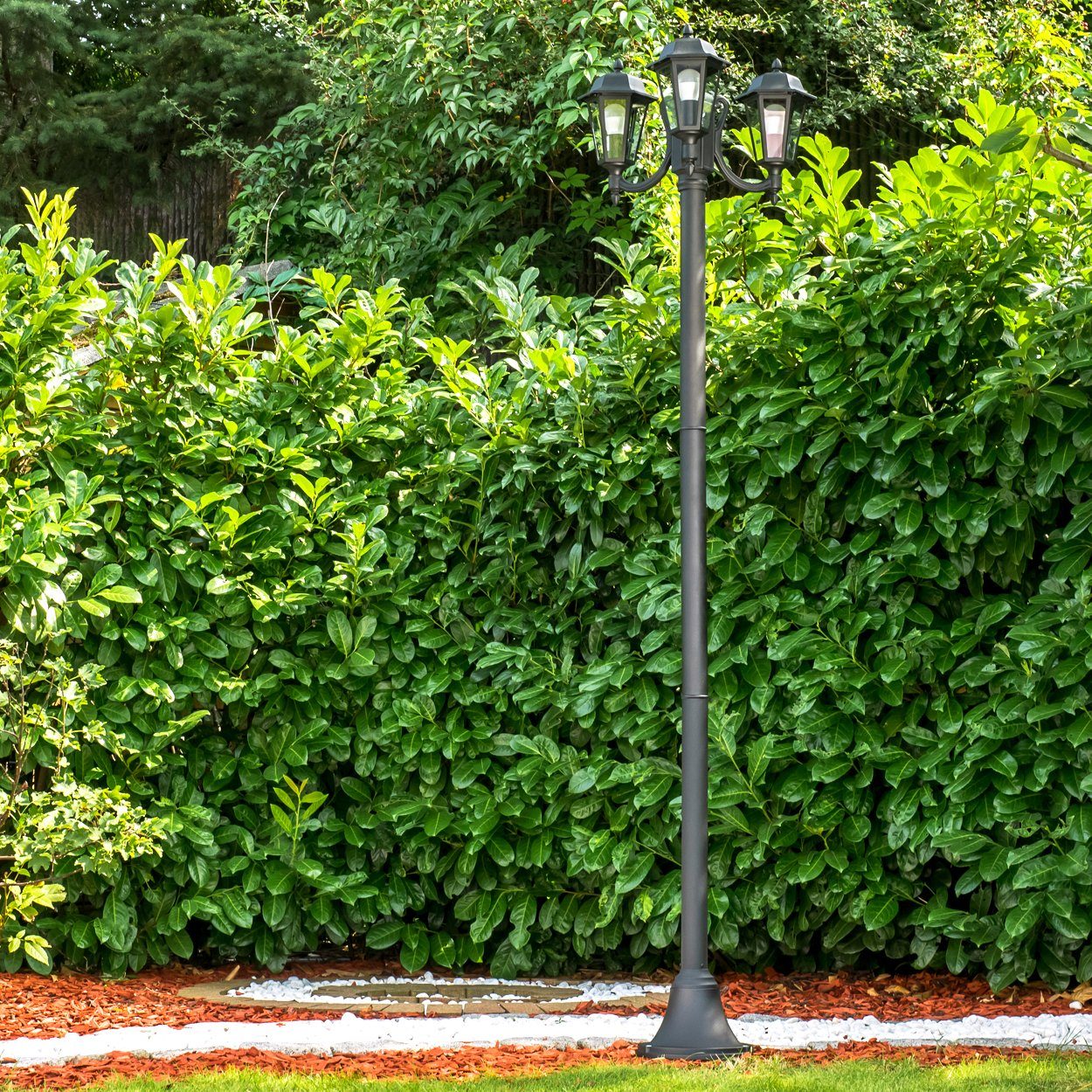 hofstein Außen-Stehlampe »Parco« Außenleuchte Kandelaber in antikem Look, ohne Leuchtmittel, Aluguss in Schwarz matt mit Milchglas-Scheiben, 3-armig, E27, IP44 – Bild 4 von 5