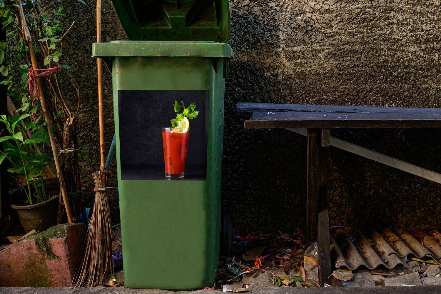 Glas (1 Bloody - - Sticker, Container, MuchoWow Abfalbehälter Mülltonne, - Mary St), Rot Wandsticker Mülleimer-aufkleber, Getränk
