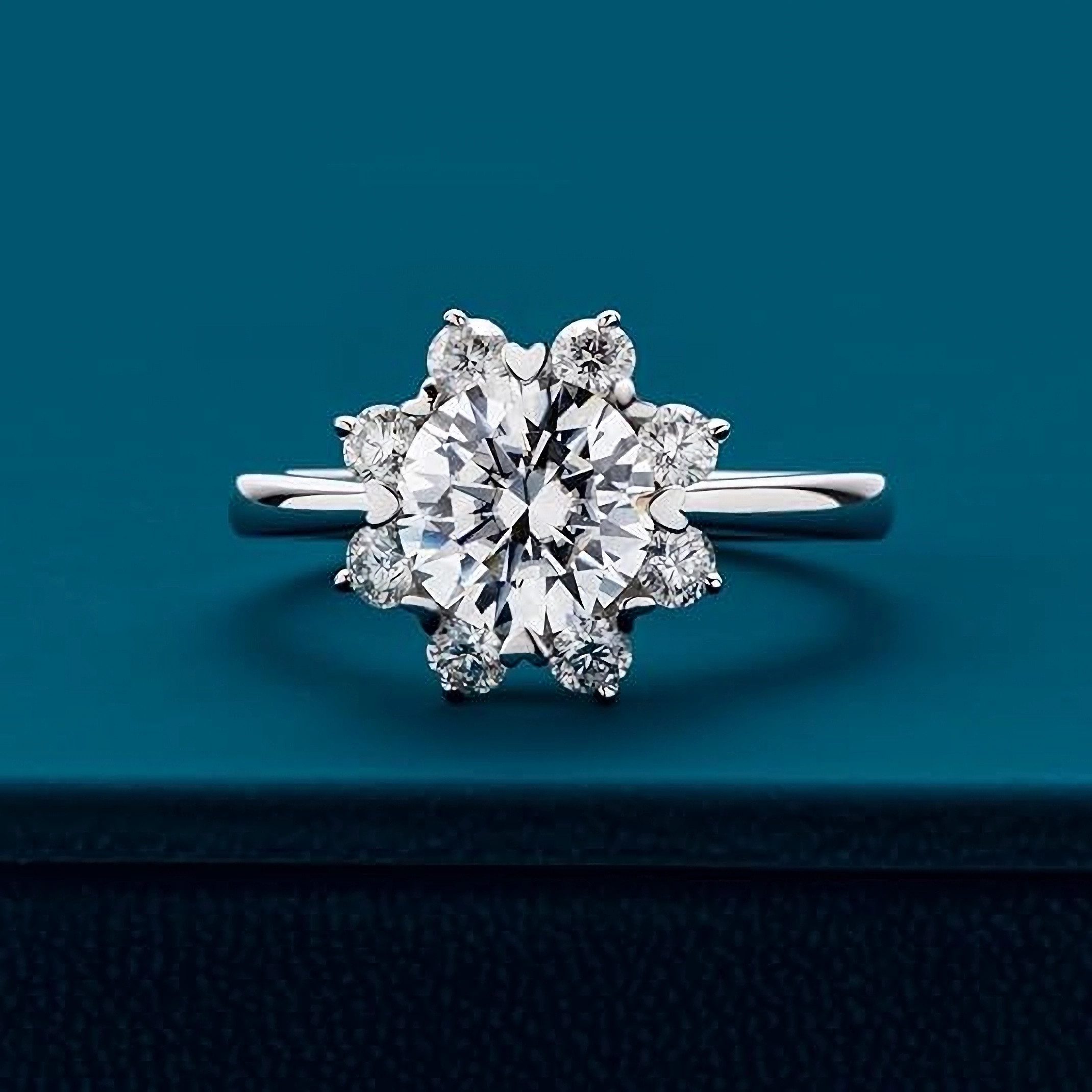 Jumpeak Verlobungsring Sonnenblumenring, besetzt mit einem 2Ct-Diamanten im Brillantschliff, Laborgrown-Diamant, Farbe E, Reinheit VVS2, mit IGI-Zertifikat