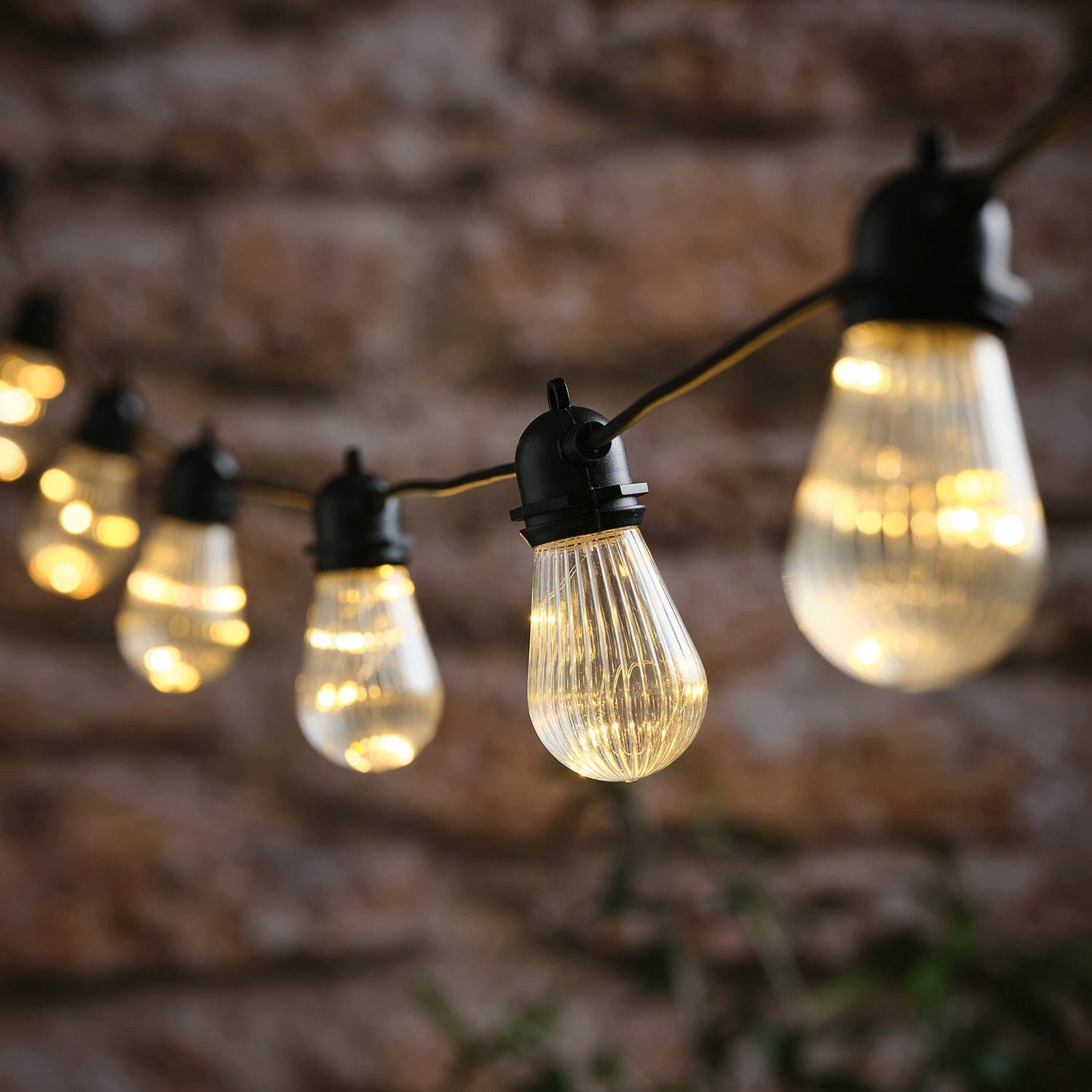 Lights4fun LED-Lichterkette Batteriebetriebene Mikro-LED-Lichterkette mit geriffelten Glühbirnen