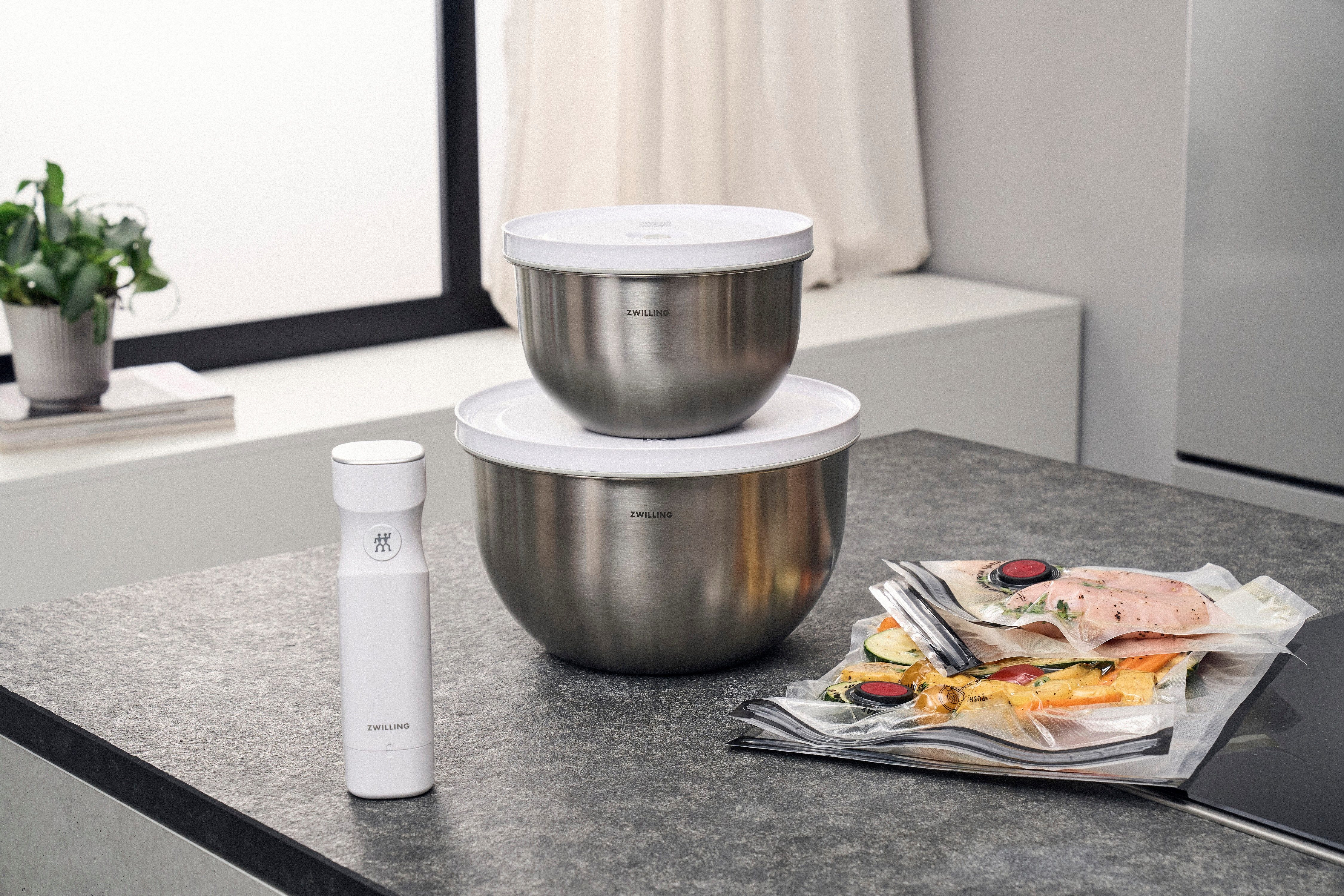Zwilling Aufbewahrungssystem Fresh & Save BOWLS, Edelstahl, (Set, 9-tlg., 1 Pumpe, 1 Schüssel + Deckel (M/18 cm), (L/24 cm), 1 Beutel S + M), Vakuum Starter Set, Edelstahl / M/L, 9-tlg.