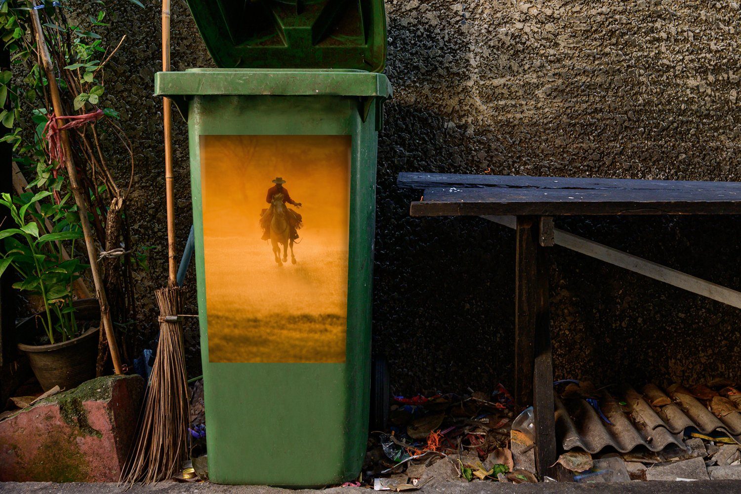 MuchoWow Wandsticker Ein Cowboy im Sticker, St), roten Abfalbehälter Mülltonne, Nebel Mülleimer-aufkleber, Container, (1