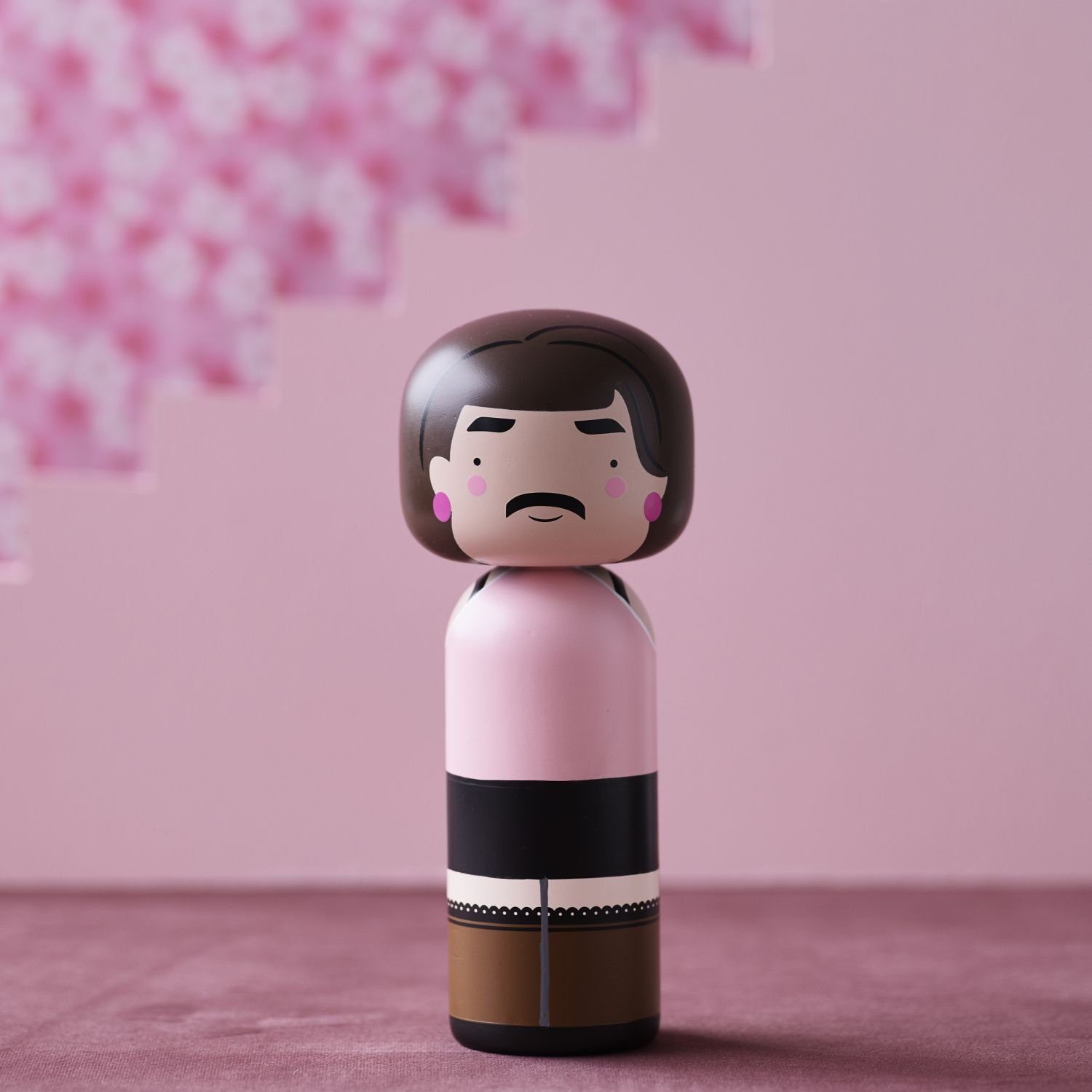 Lucie Kaas Dekofigur Sketch.inc Kokeshi Doll Freddie I Want to Break Free