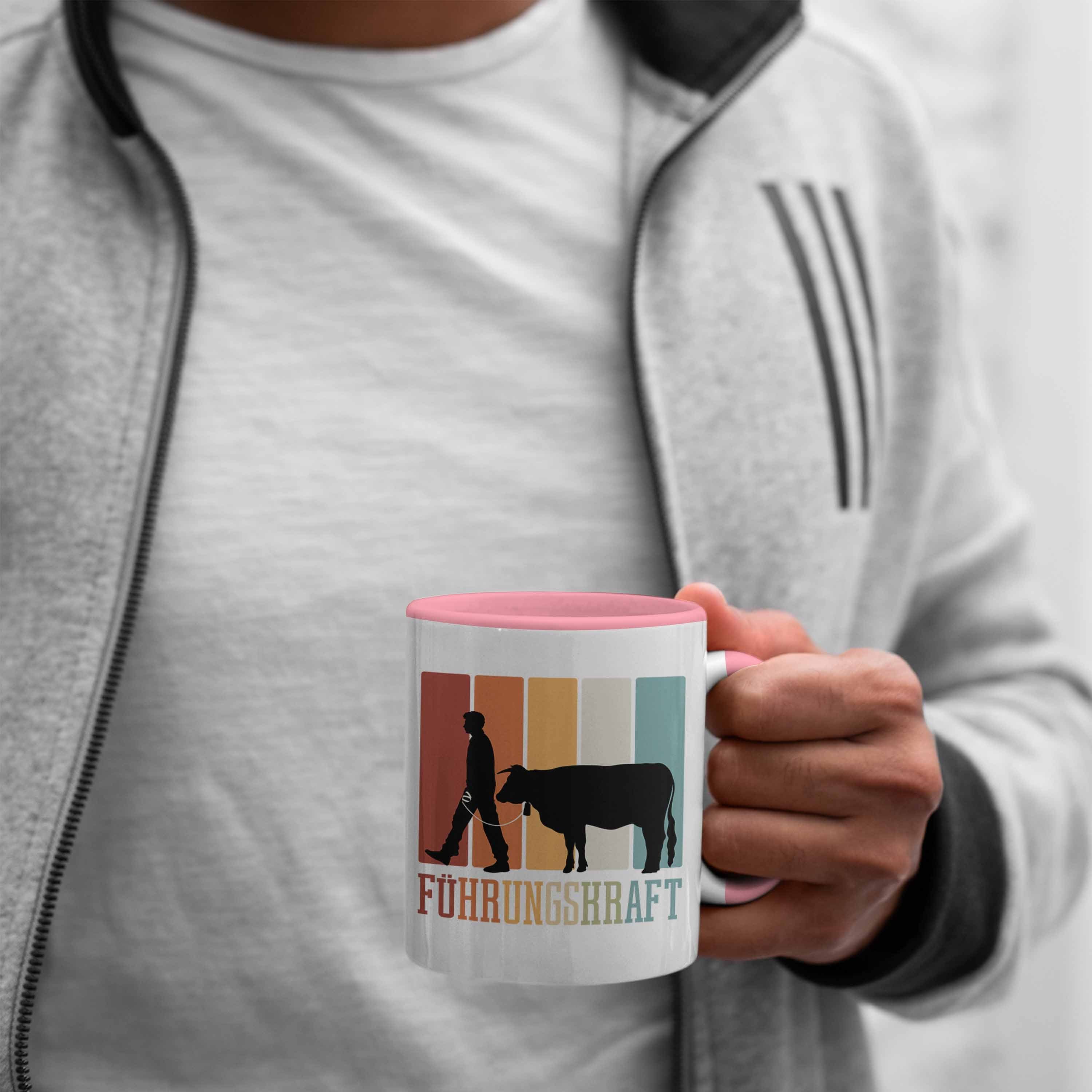 Trendation Tasse Bauer Landwirt Kaffee-Becher Bauern Kuh für Führungskraft Tasse Tasse Rosa