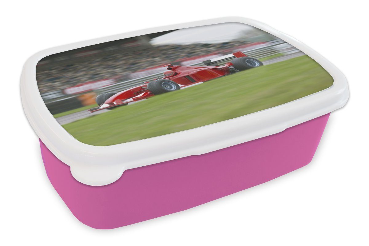 MuchoWow Lunchbox Rotes Auto auf einer Rennstrecke, Kunststoff, (2-tlg), Brotbox für Erwachsene, Brotdose Kinder, Snackbox, Mädchen, Kunststoff rosa
