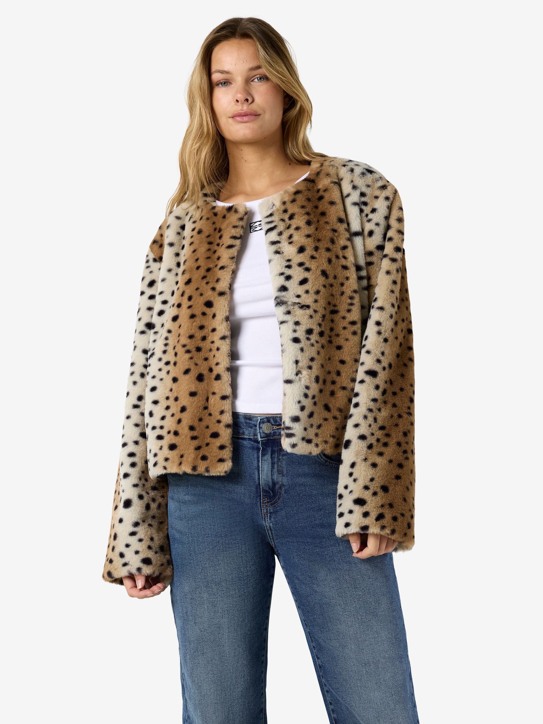 Noisy may Winterjacke Moderner Look Rundhals Faux Fur Normale für Damen (1-St) Recyceltes Material, Nachhaltig, Gerader Schnitt, Weicher Griff