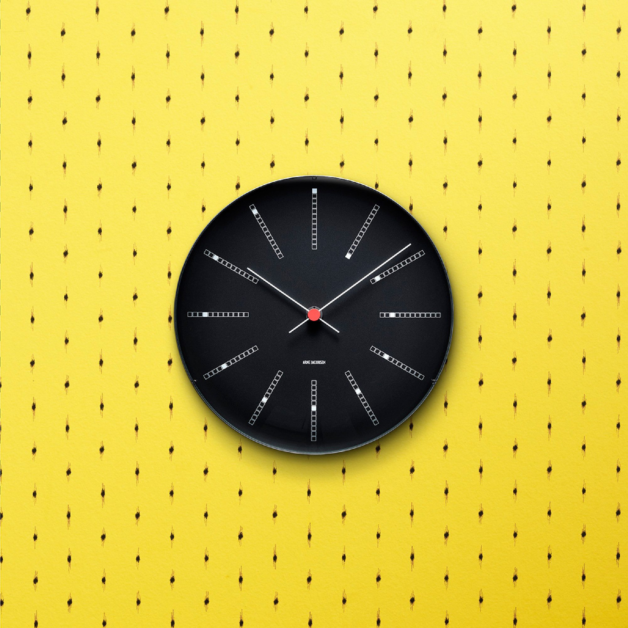 Arne Jacobsen Wanduhr Arne Jacobsen Bankers Wanduhr Ø29 cm schwarz