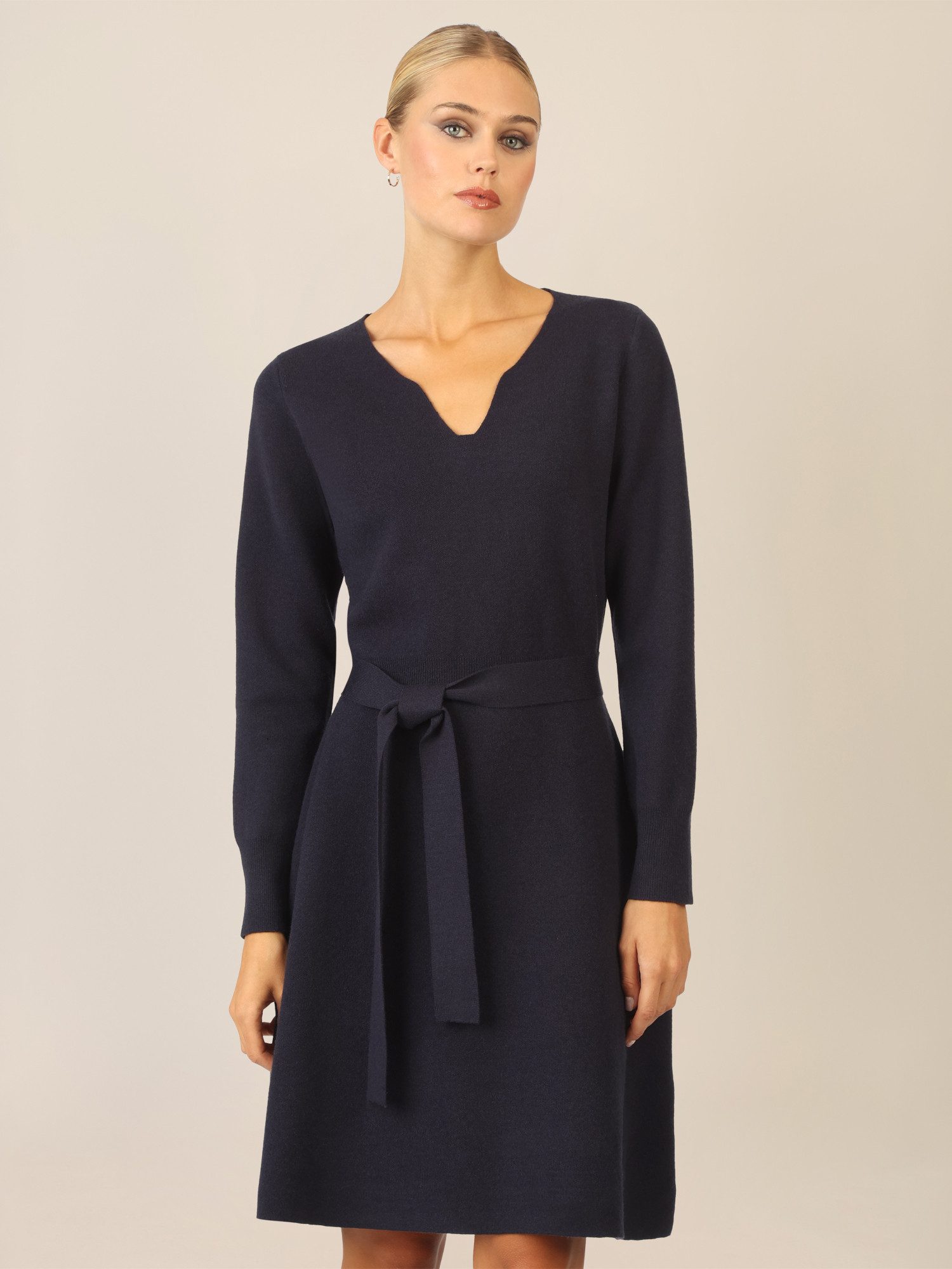 Apart Strickkleid mit V-Ausschnitt günstig online kaufen