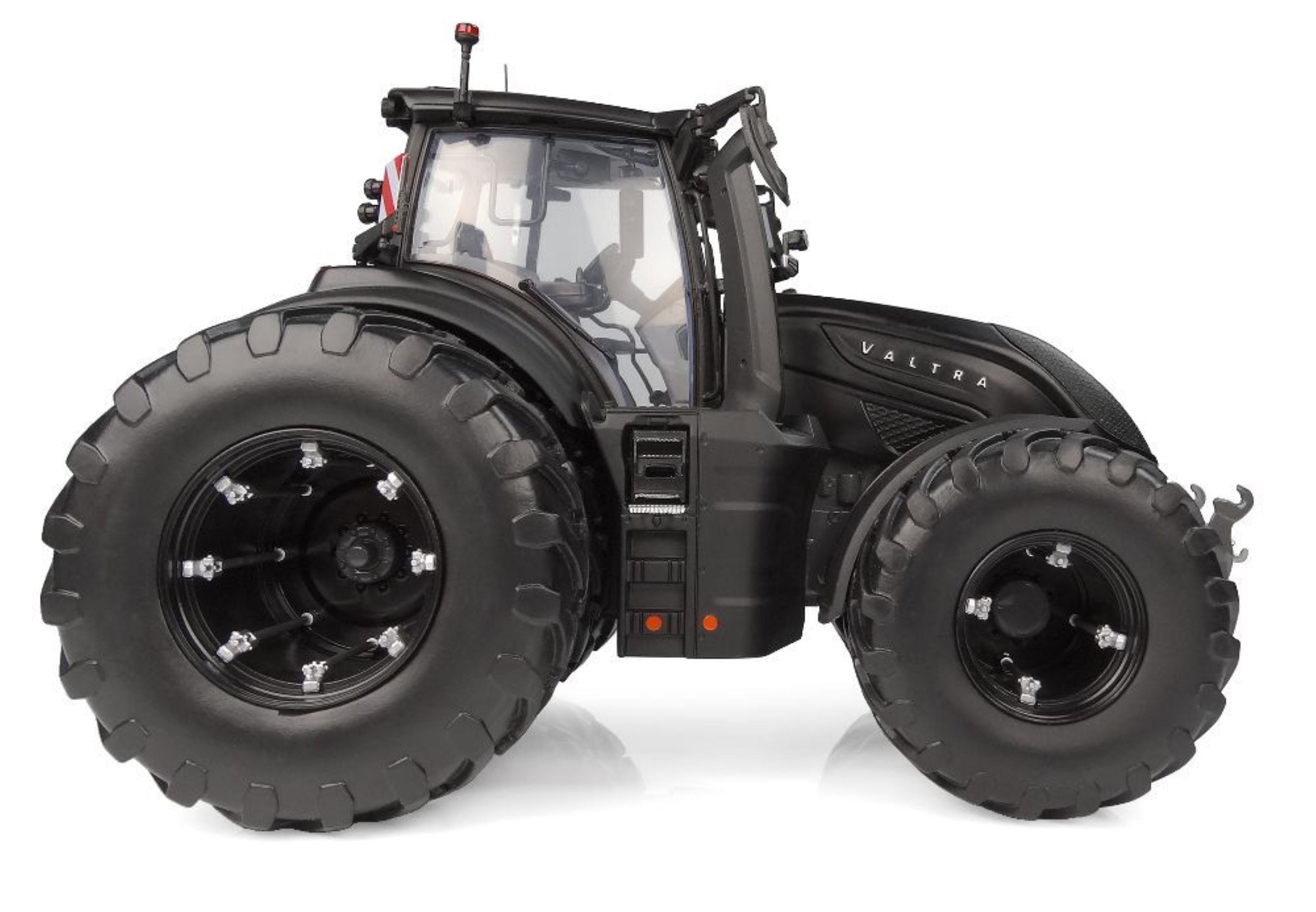 Universal Hobbies Modelltraktor Universal Hobbies Valtra S416 UNLIMITED m.Zwillingsbereifung,schwarz m, Maßstab 1:32